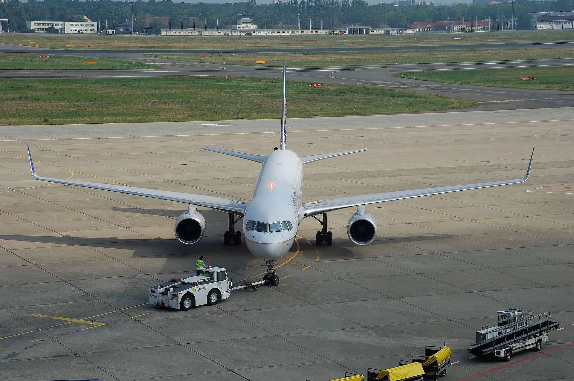 N14118 — Twin-engine aircraft
