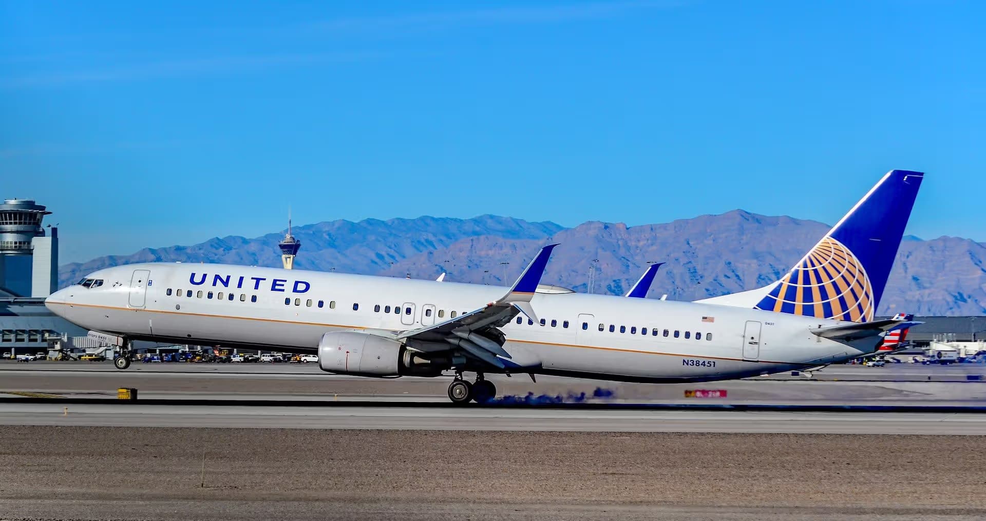 N38451 — Twin-engine aircraft