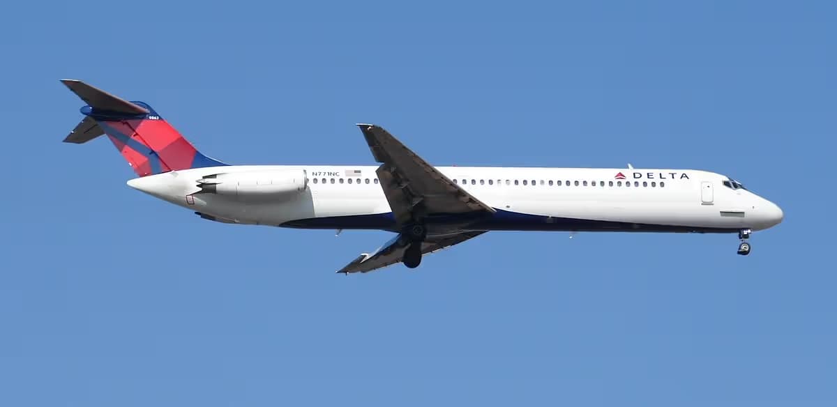 N771NC — Twin-engine aircraft