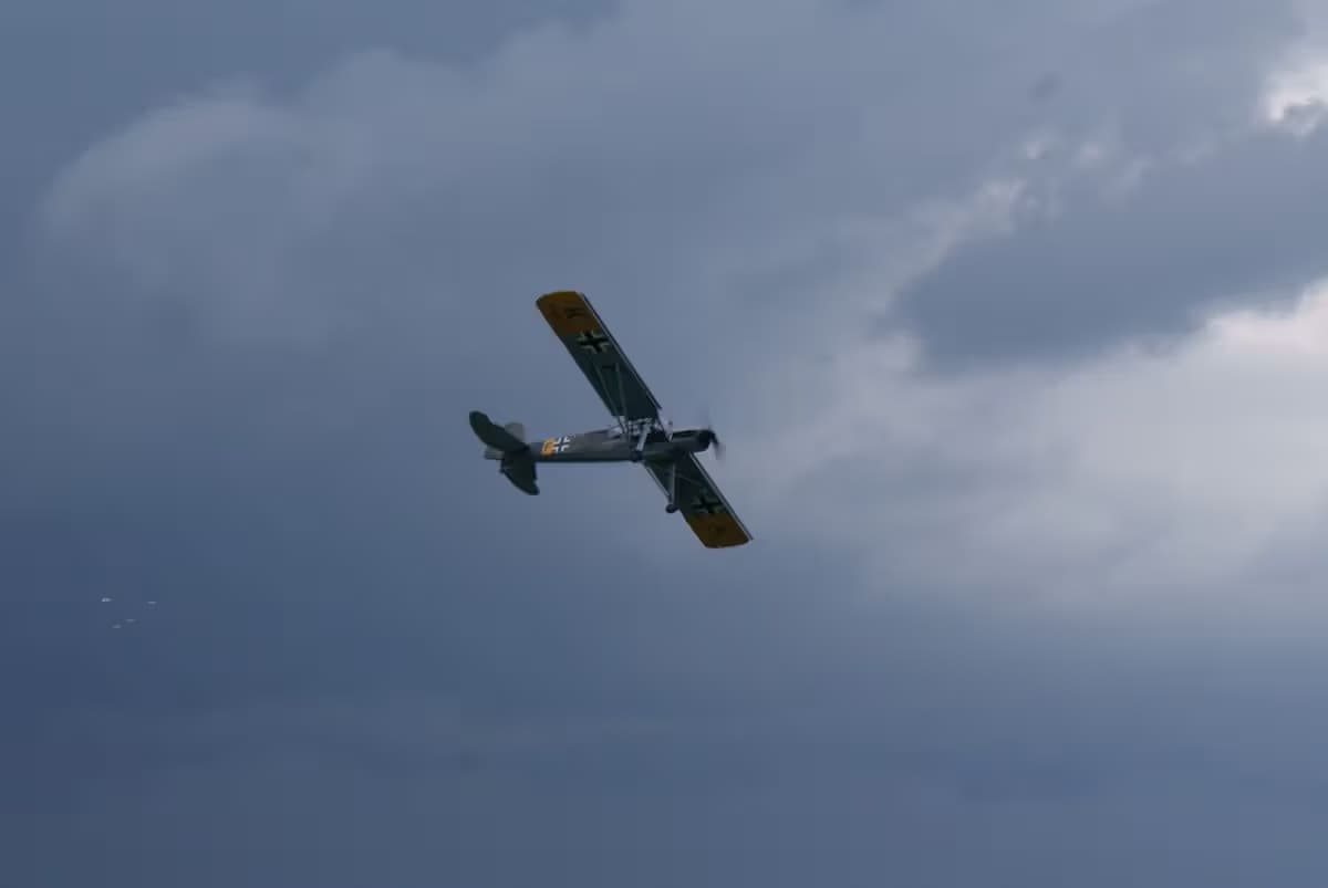 Unidentified — Single-engine aircraft