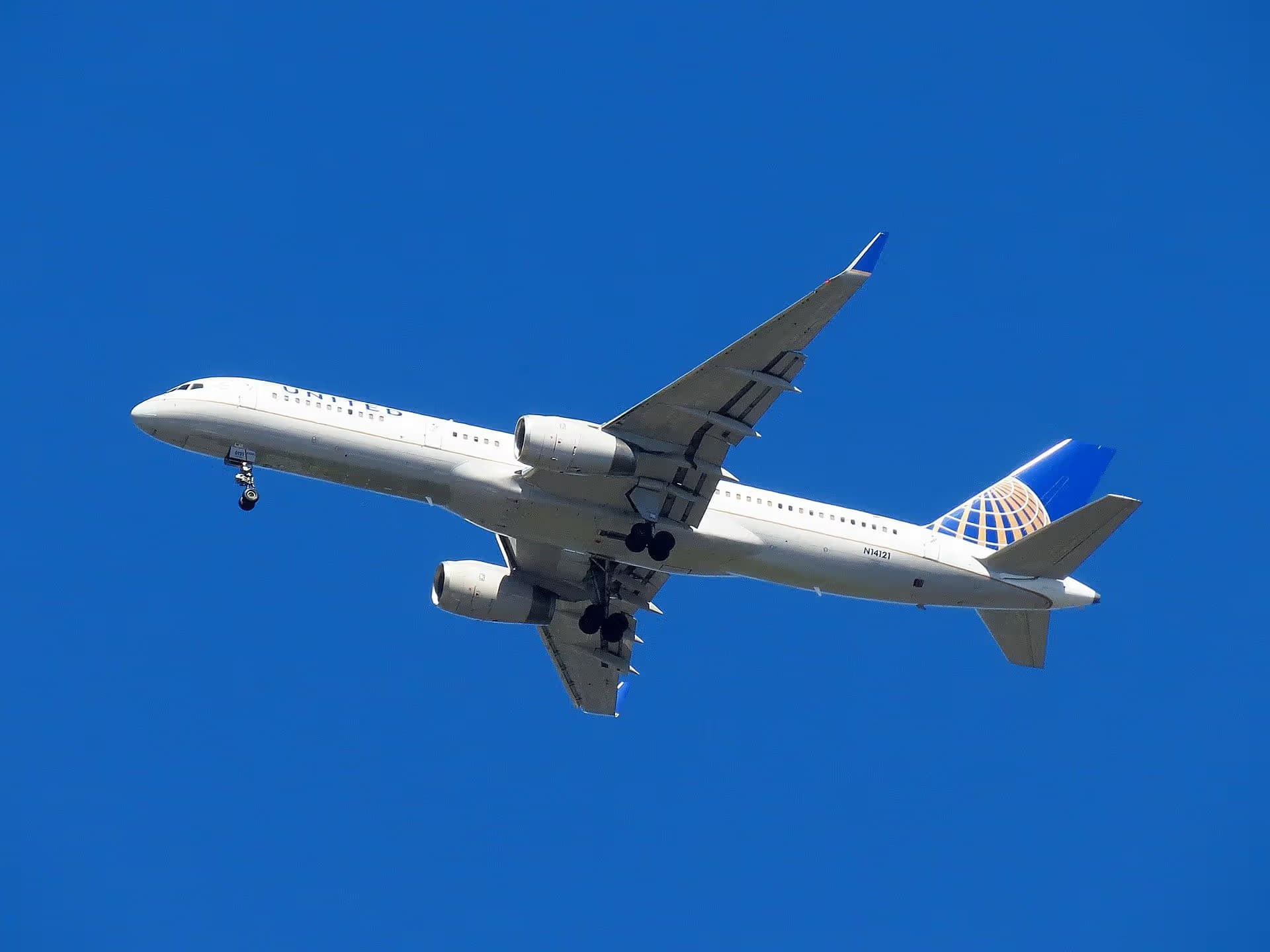N14121 — Twin-engine aircraft