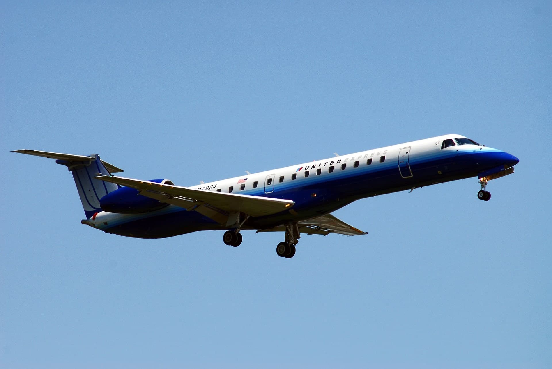 N12924 — Twin-engine aircraft