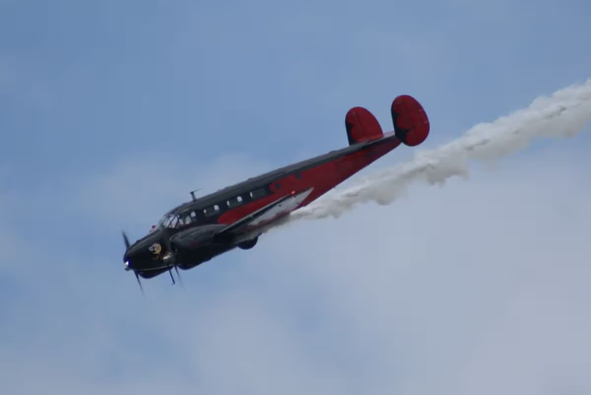 N9109R — Twin-engine aircraft