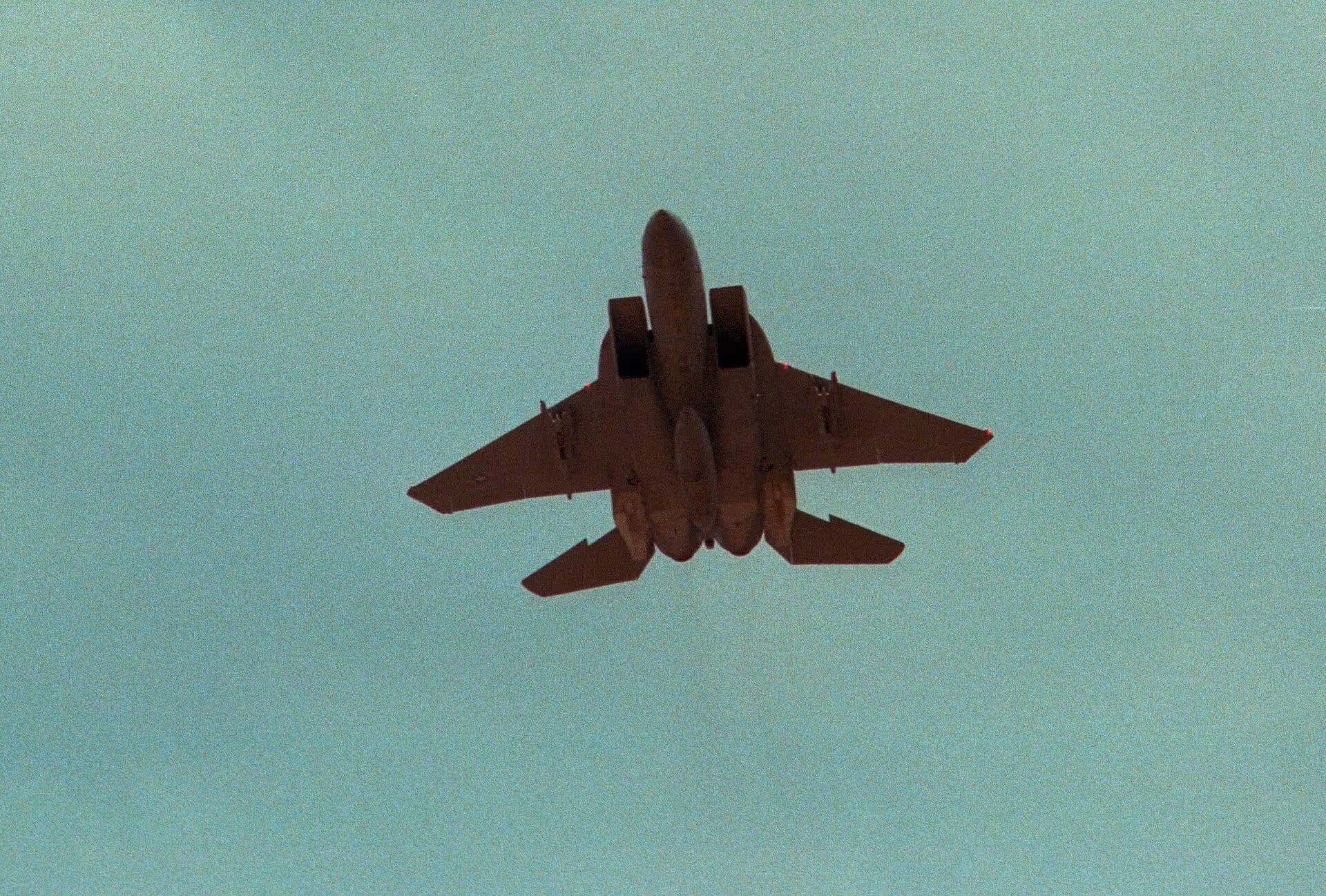 Unidentified — Twin-engine aircraft