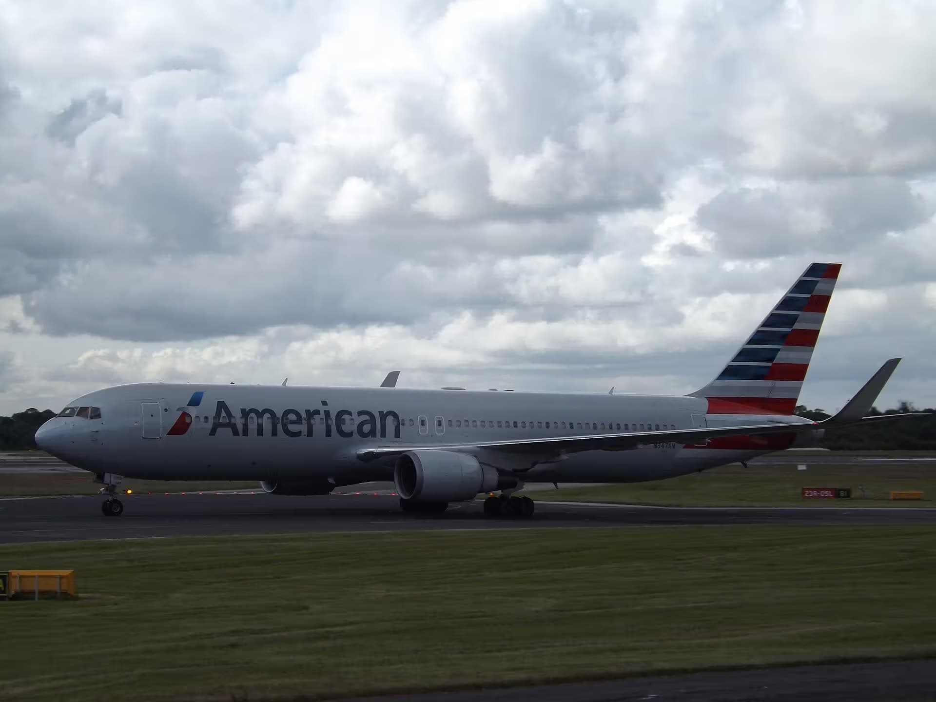 N347AN — Twin-engine aircraft