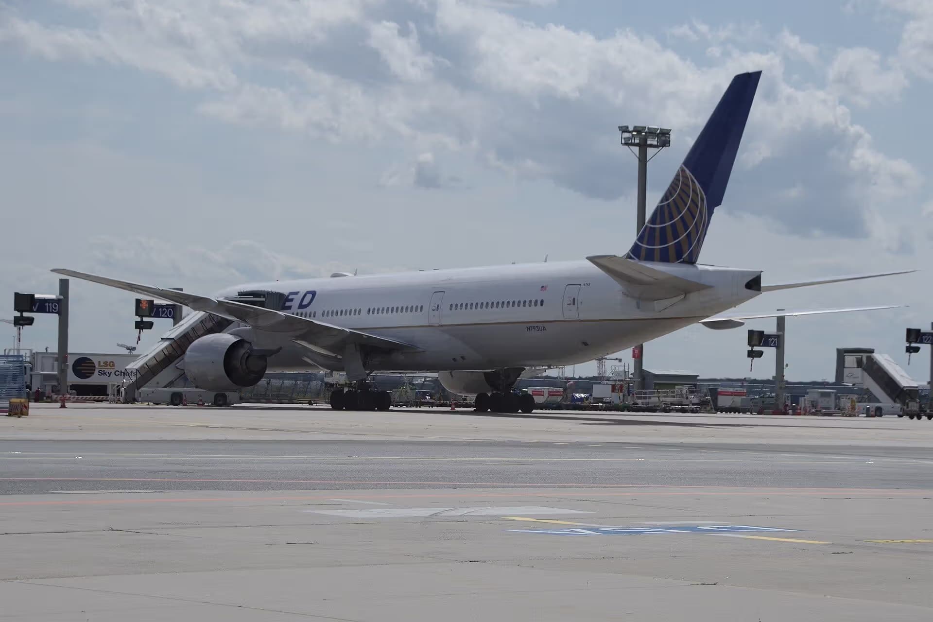 N793UA — Boeing