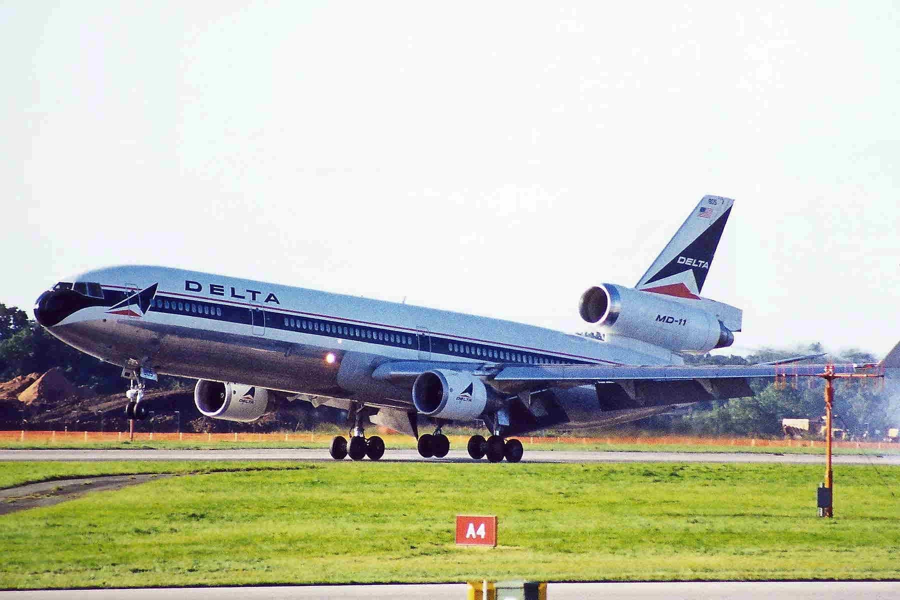 N805DE — Douglas