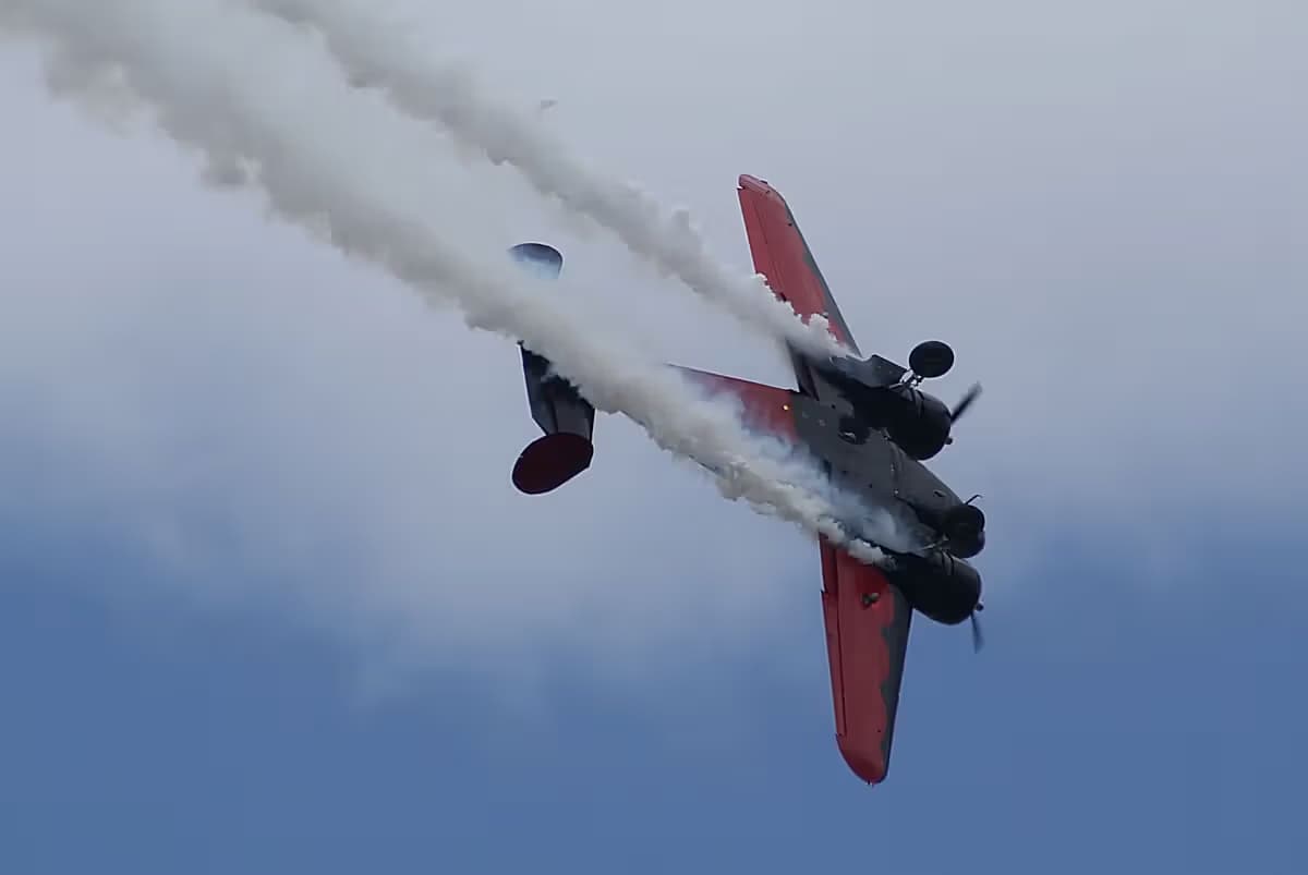 N9109R — Twin-engine aircraft