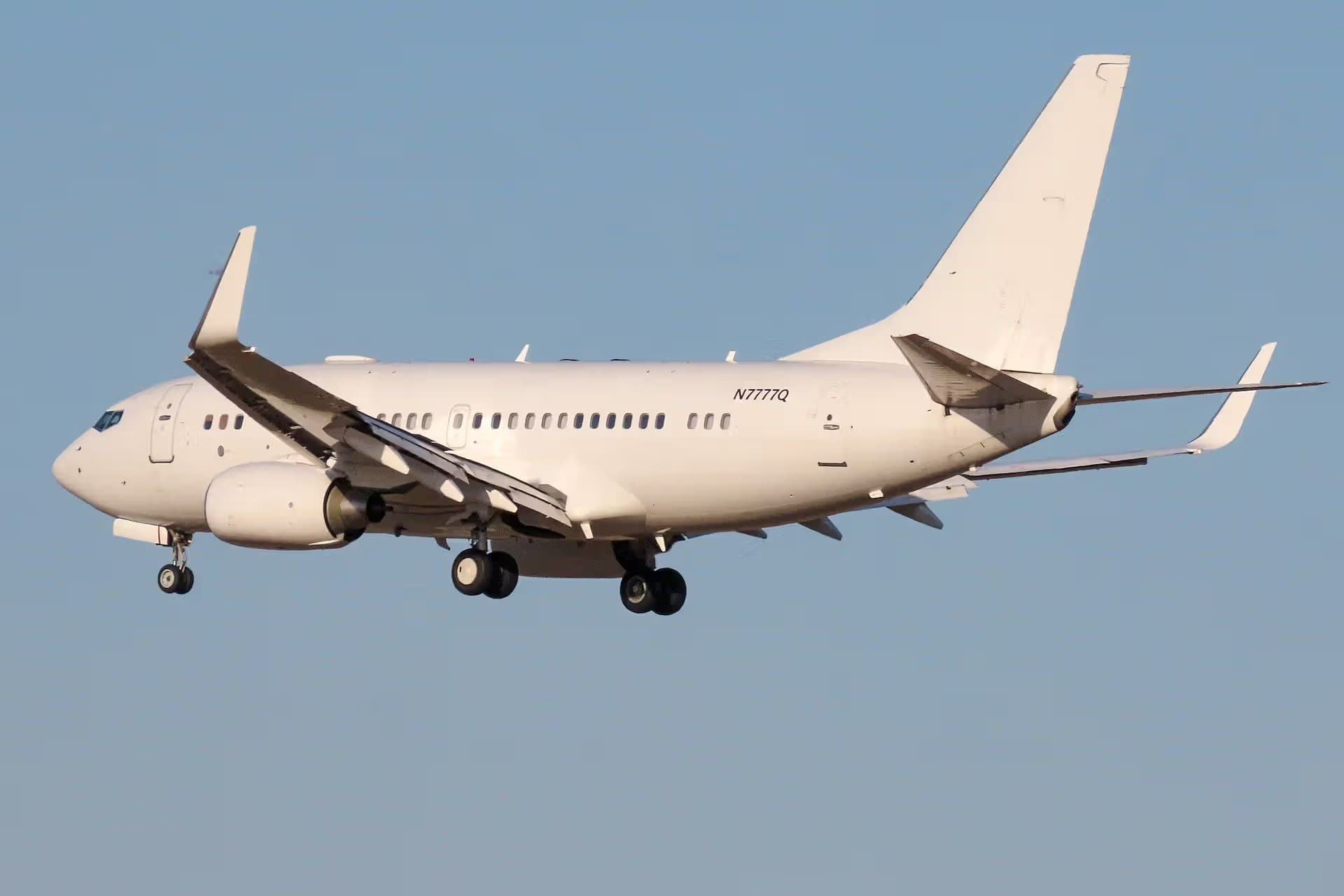 N7777Q — Twin-engine aircraft