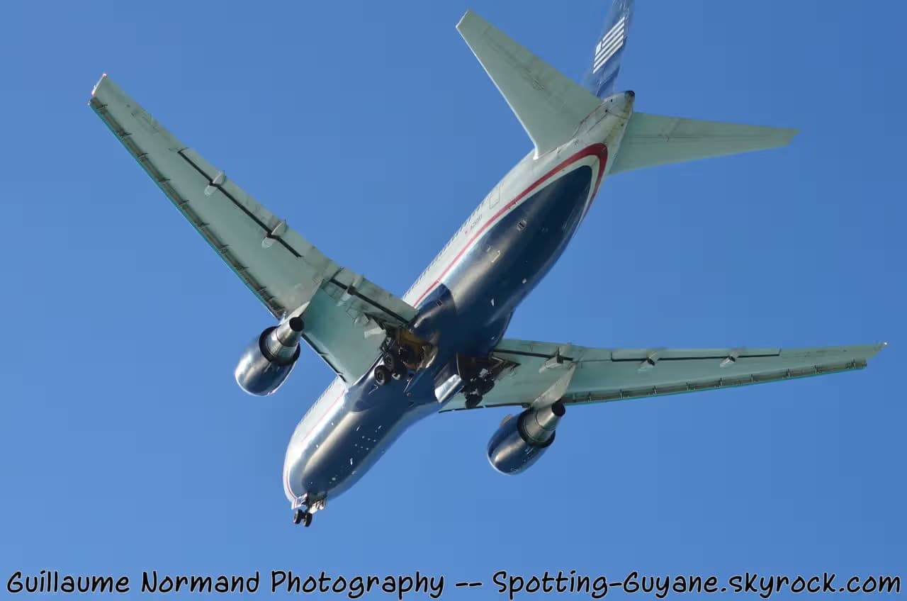 N250AY — Twin-engine aircraft