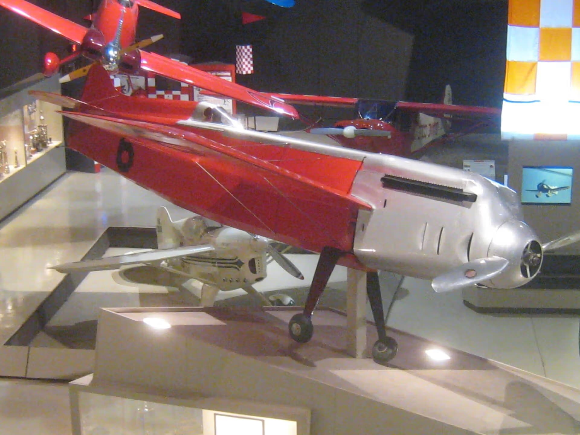 Unidentified — Single-engine aircraft