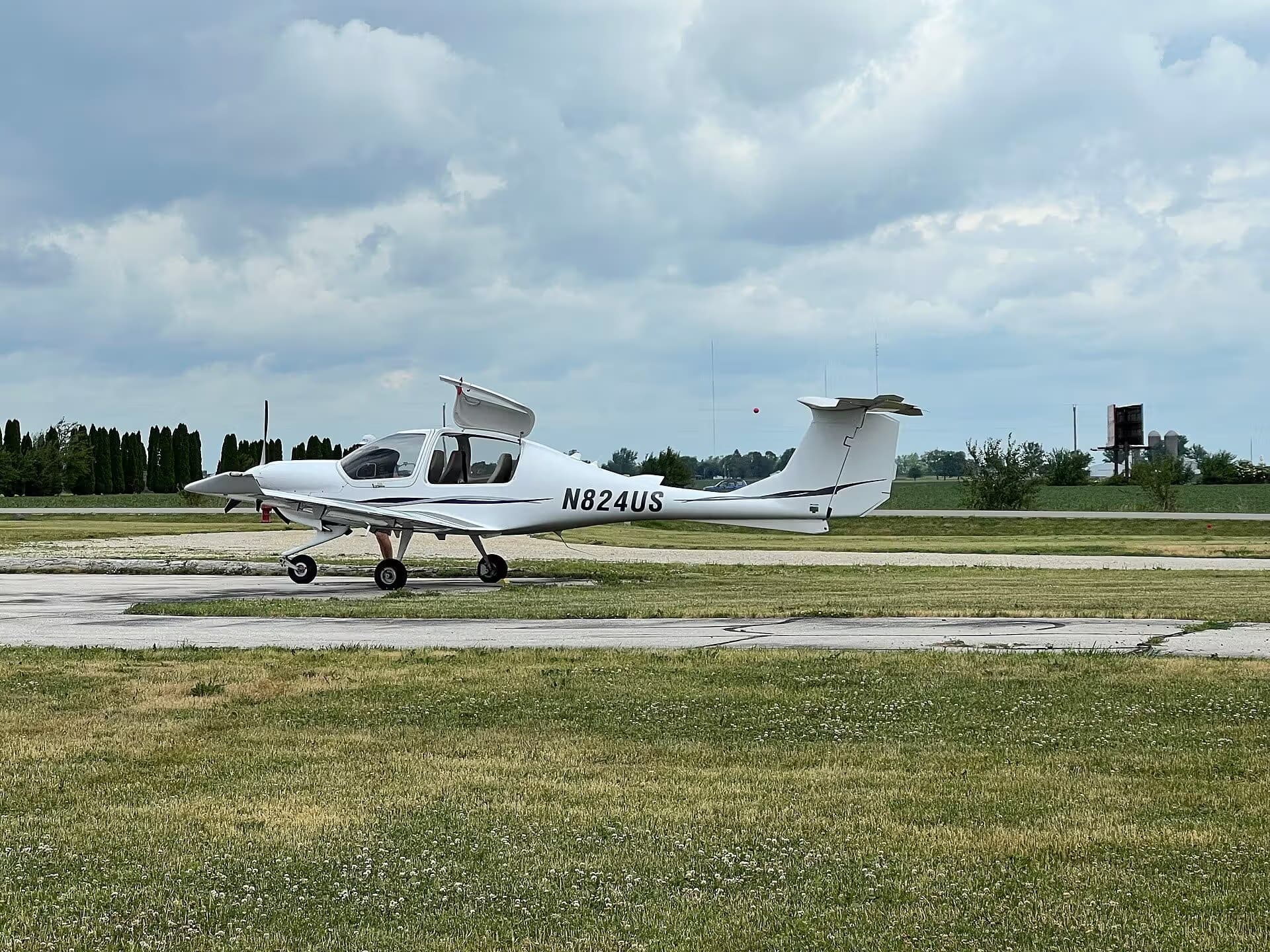 N824US — Diamond