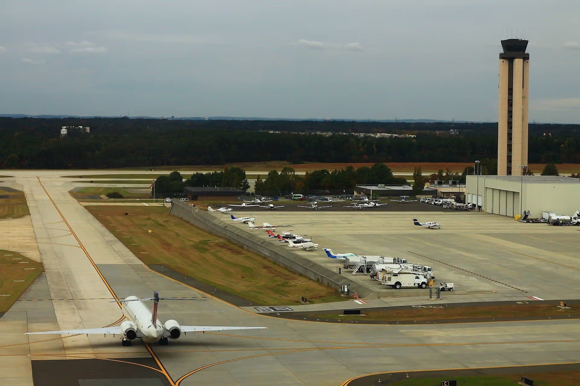 N959DN — Twin-engine aircraft
