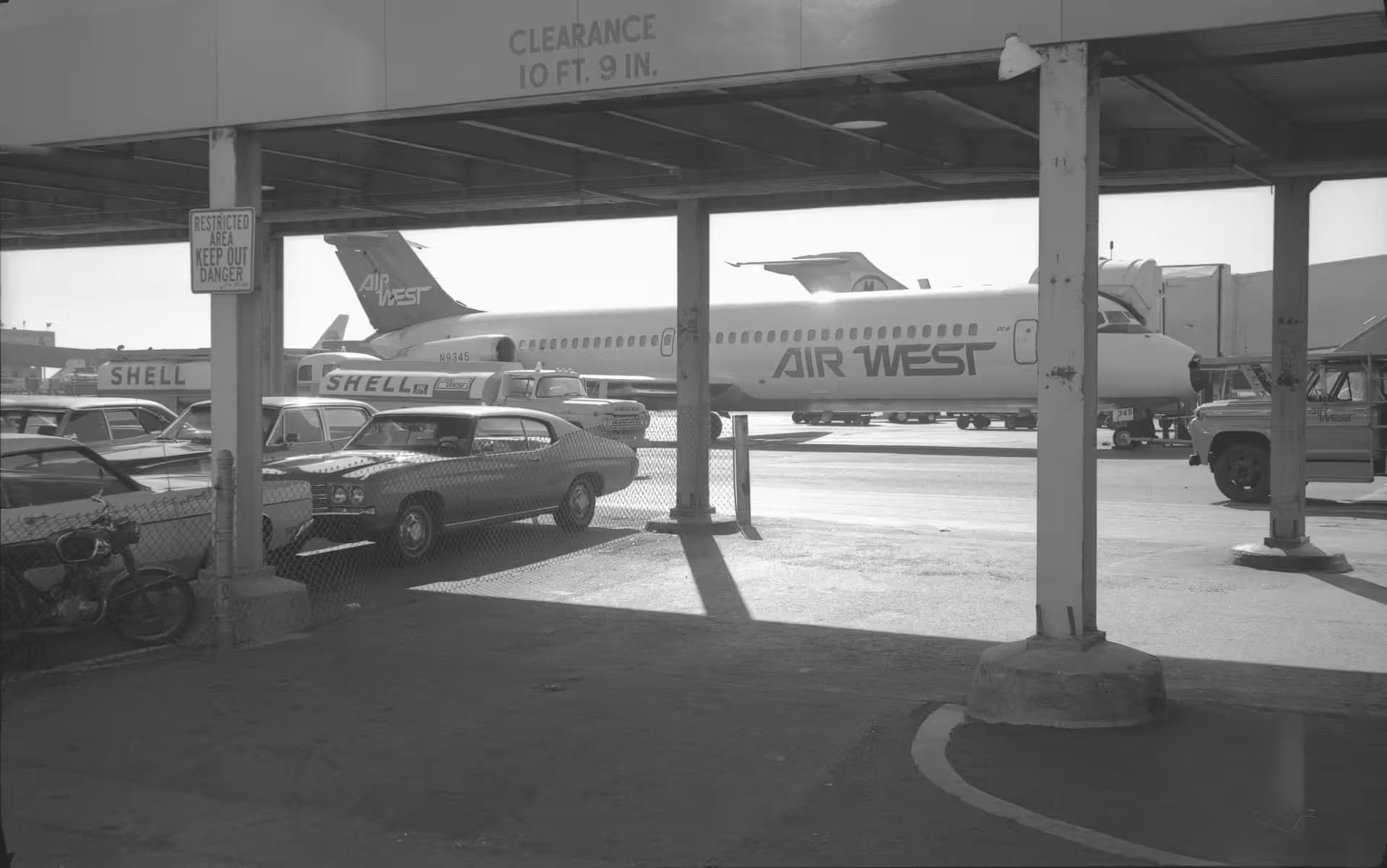 N9345 — Twin-engine aircraft