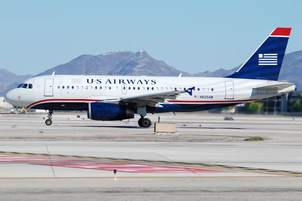 N825AW — Twin-engine aircraft