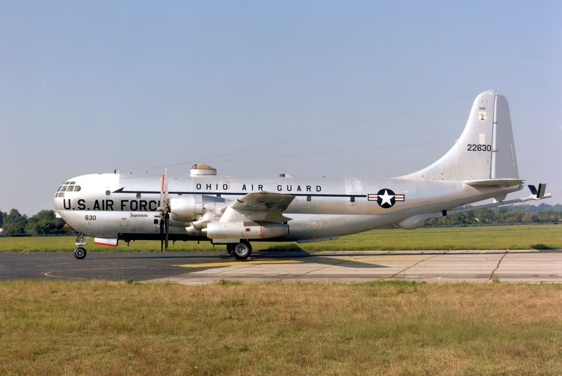 Unidentified — Twin-engine aircraft