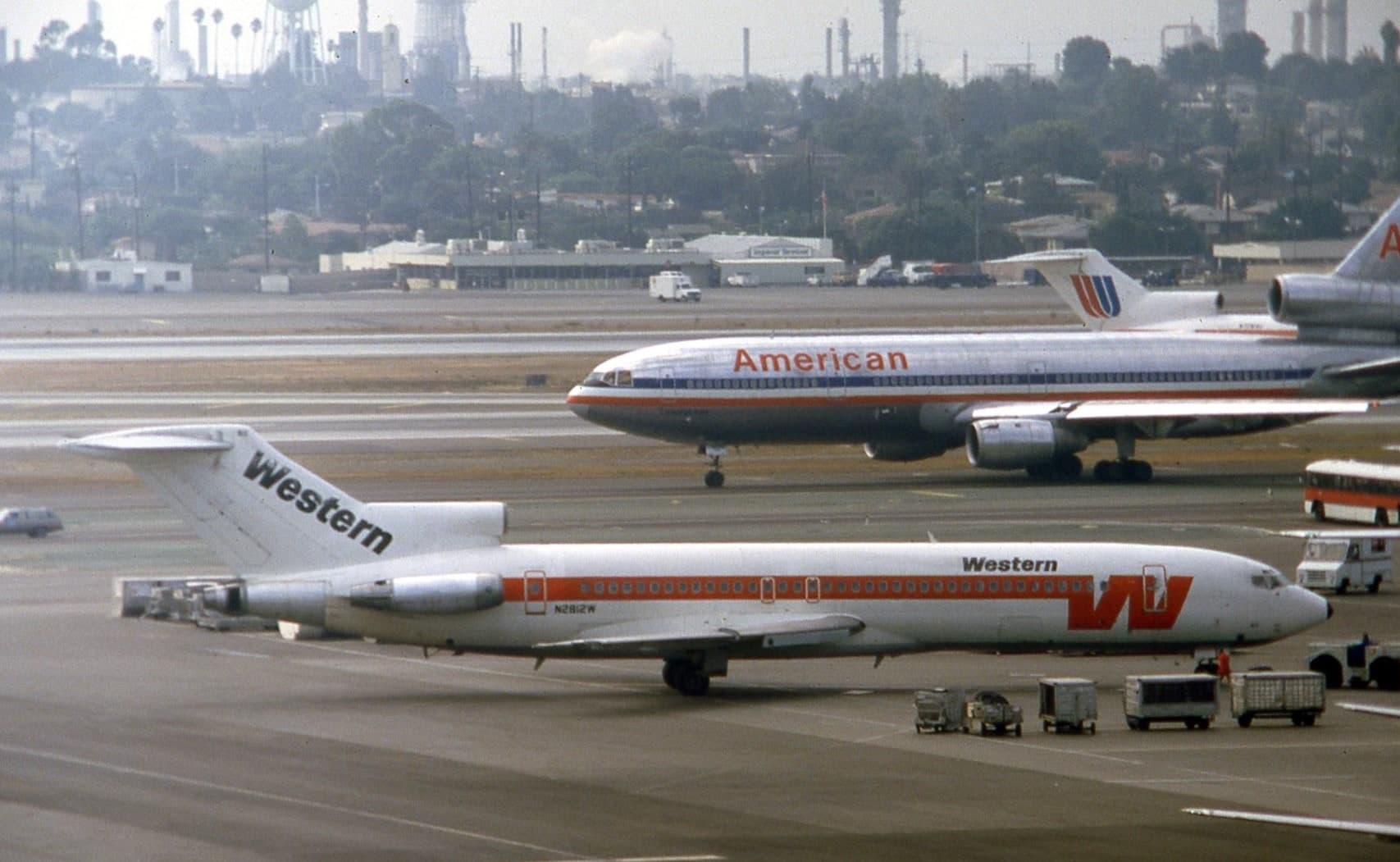 N2812W — Boeing