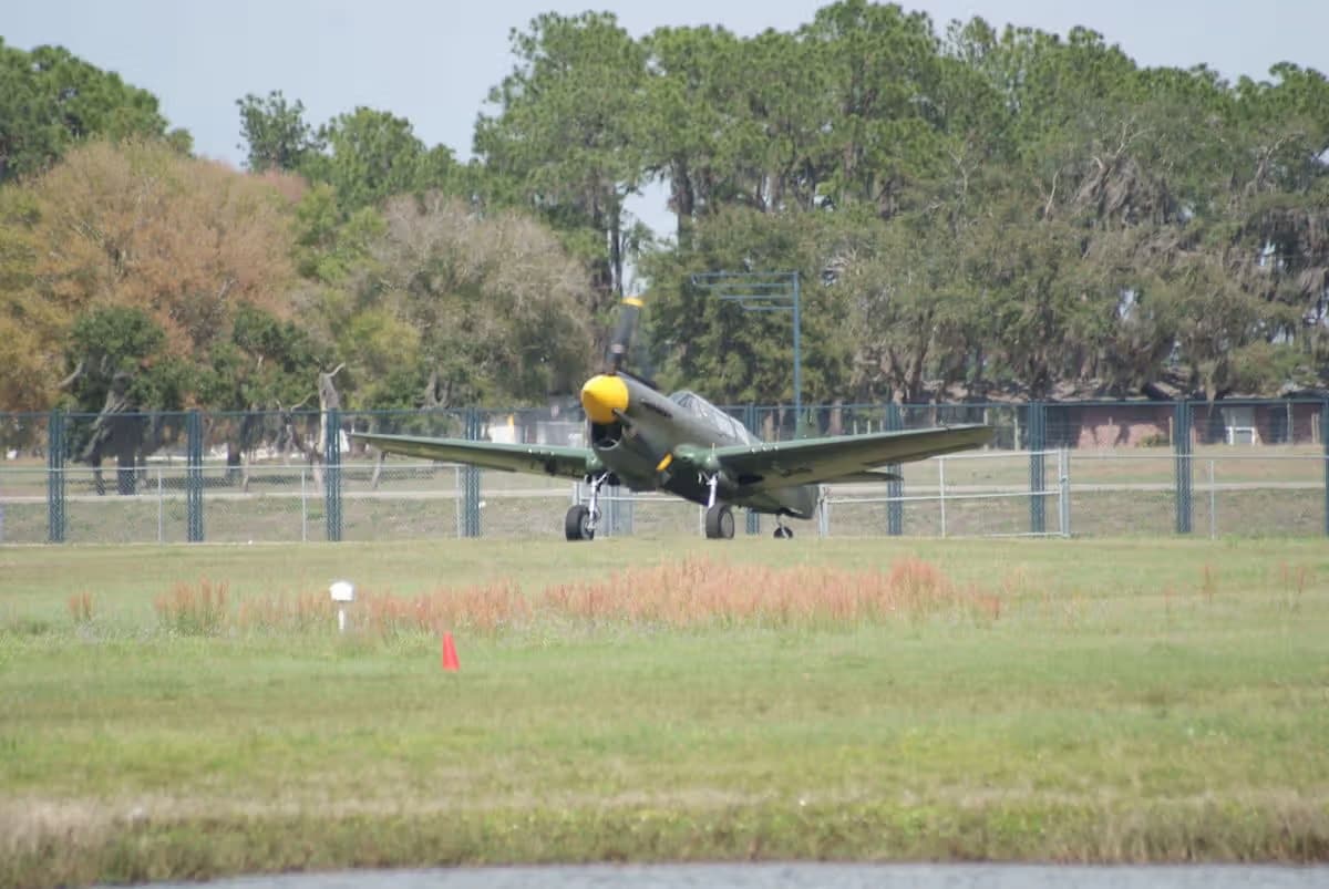 Unidentified — Single-engine aircraft