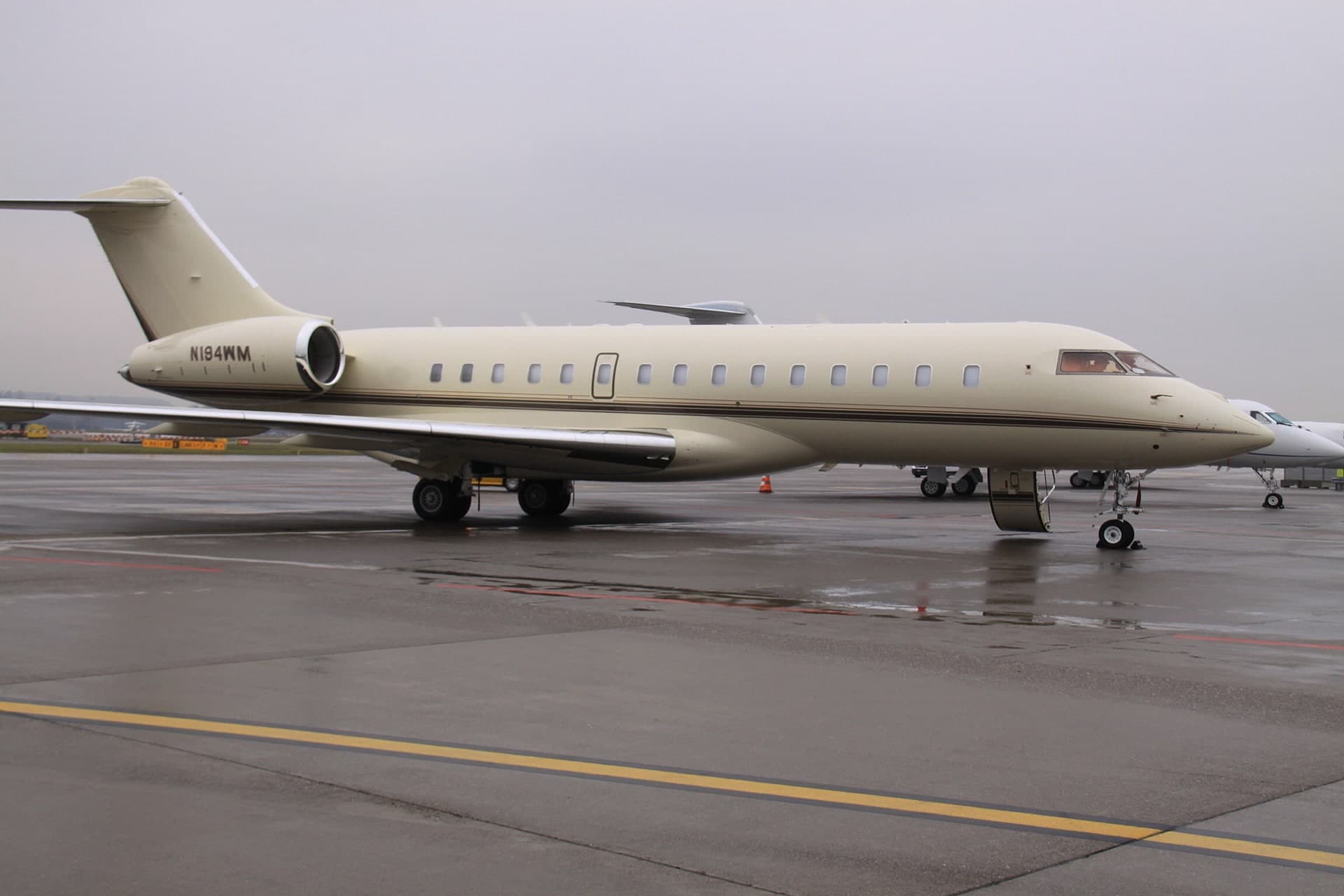 N194WM — Bombardier