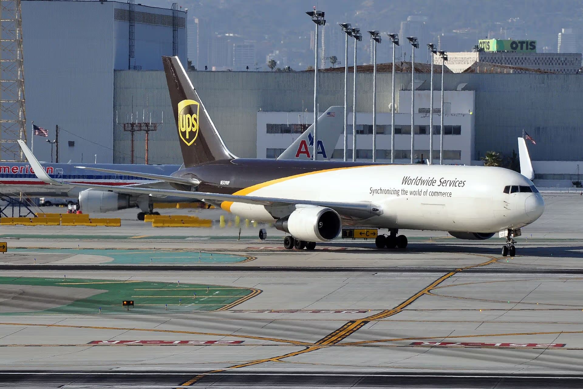 N329UP — Boeing
