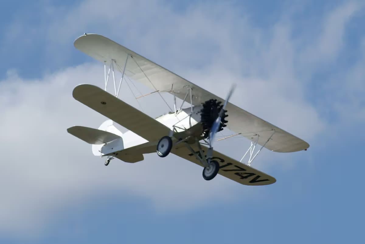 Unidentified — Single-engine aircraft