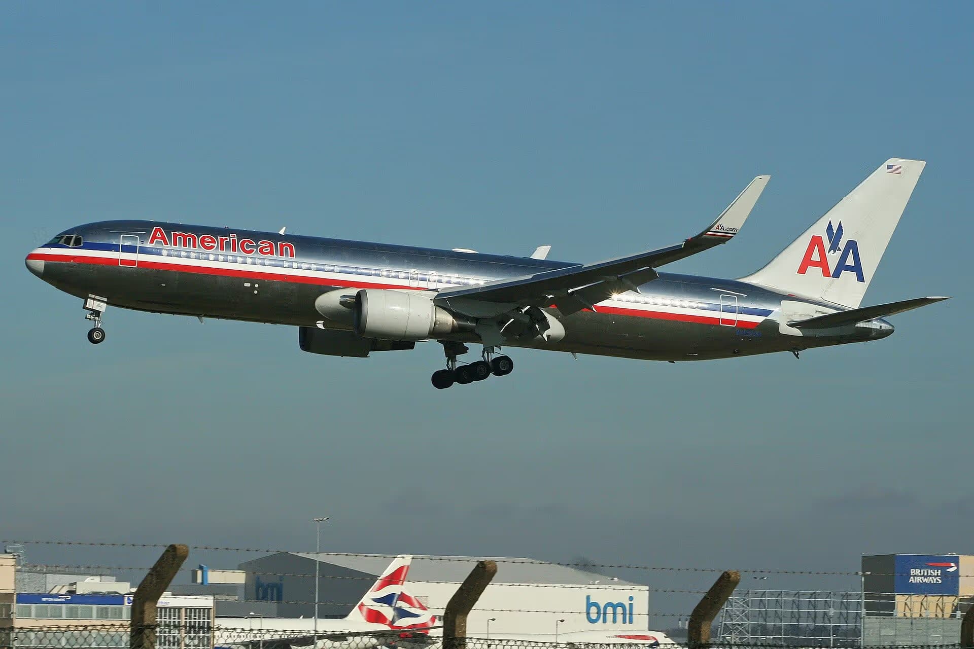 N362AA — Twin-engine aircraft
