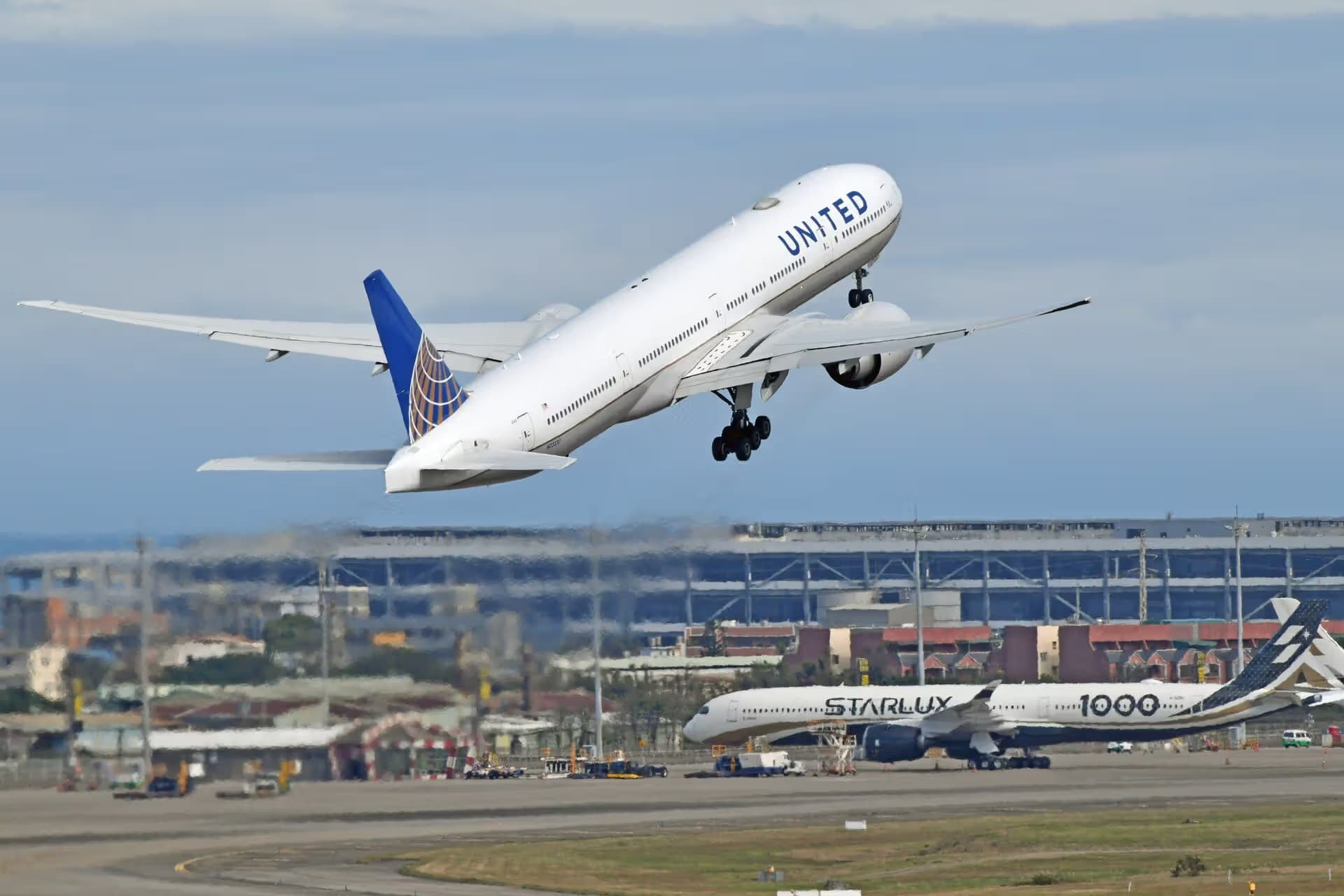 N2333U — Boeing