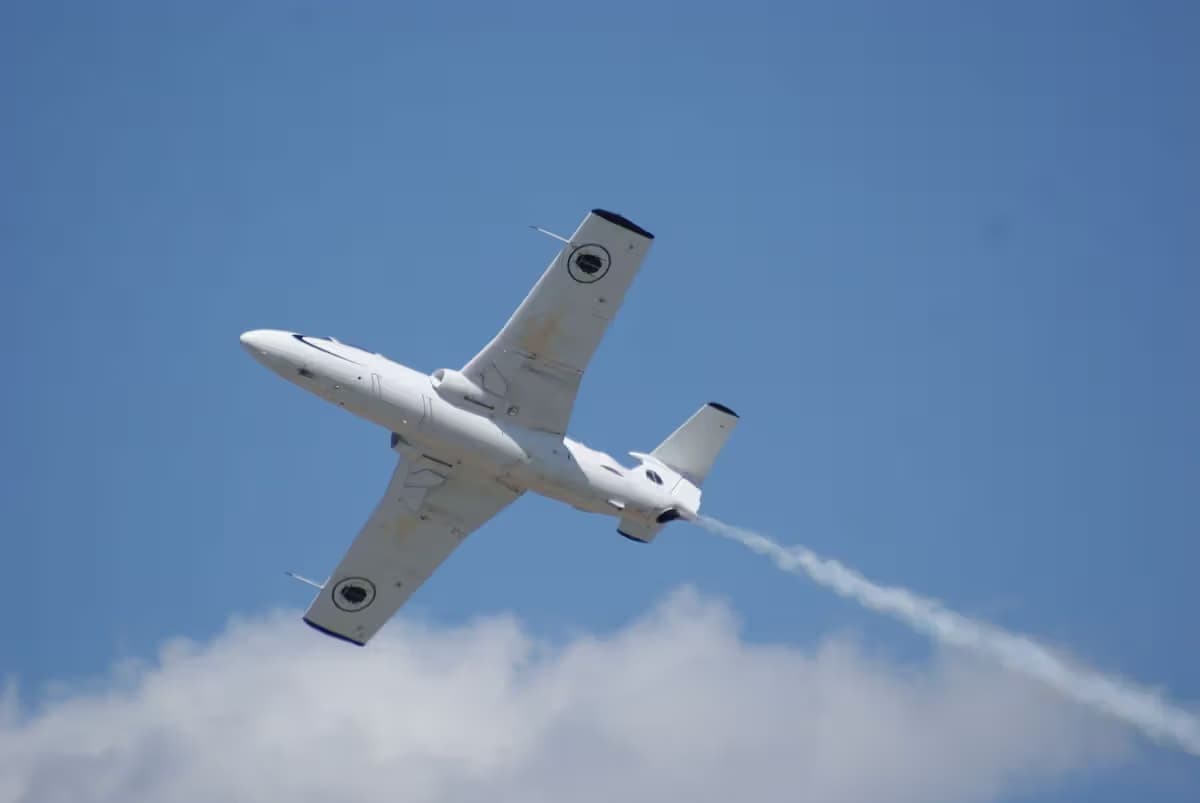 Unidentified — Single-engine aircraft