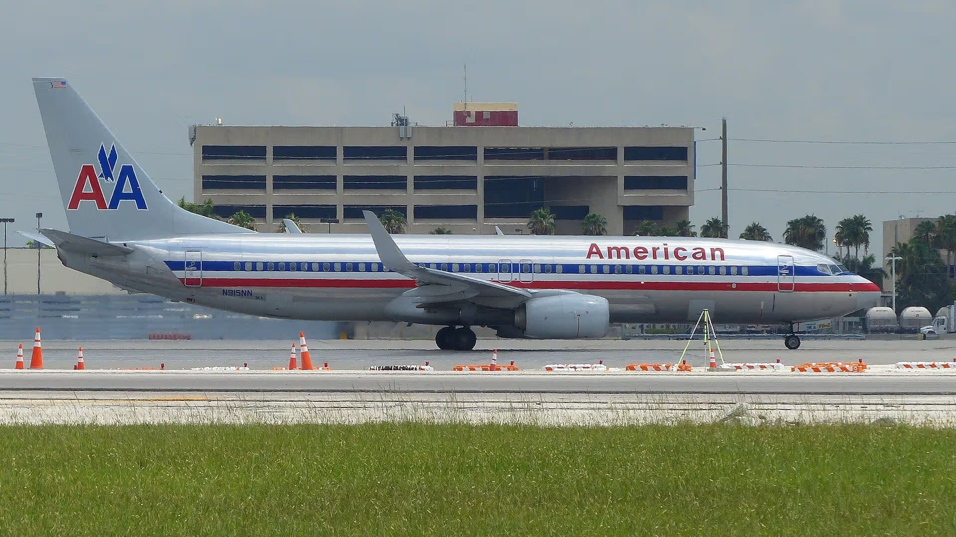 N915NN — Twin-engine aircraft