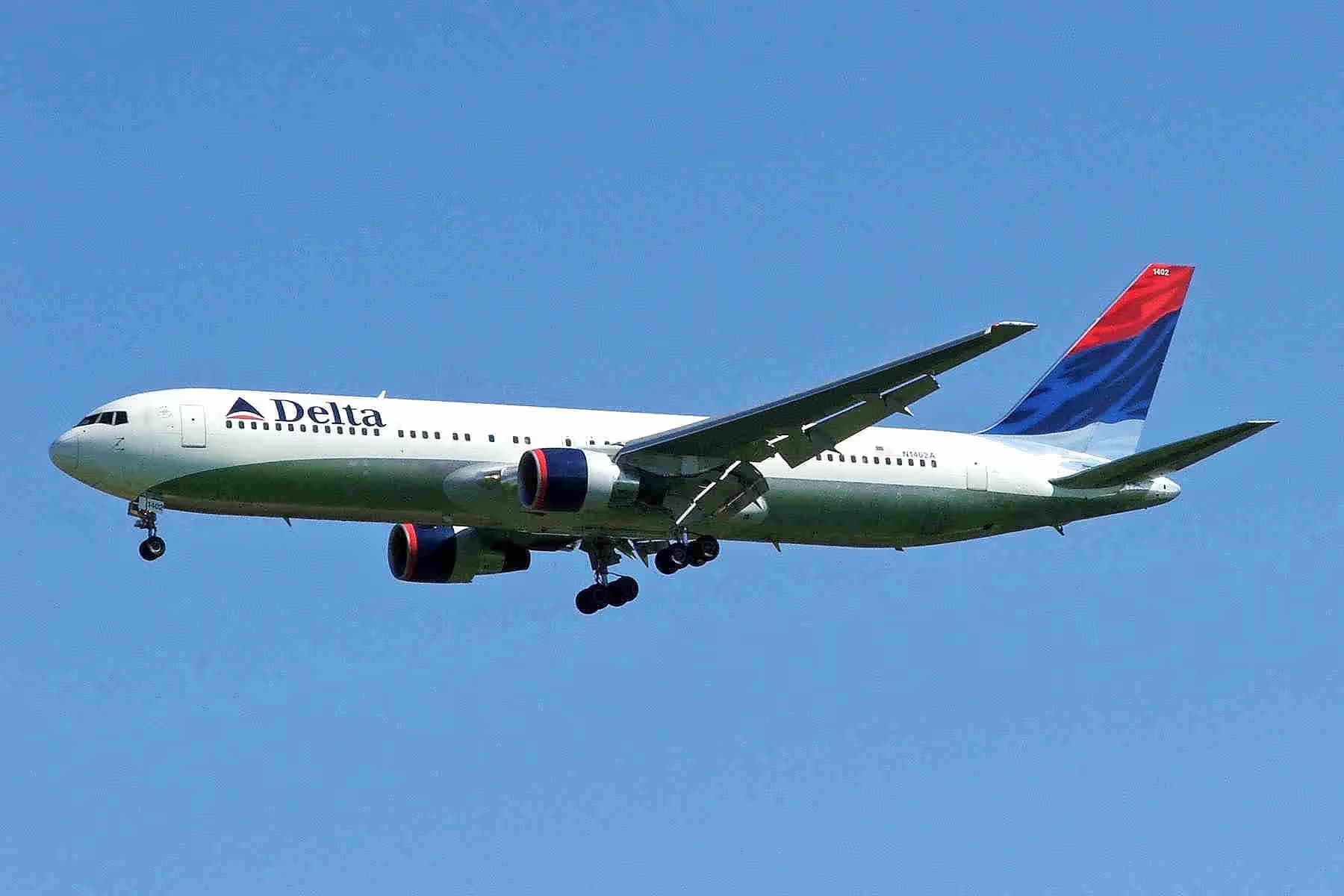 N1402A — Twin-engine aircraft