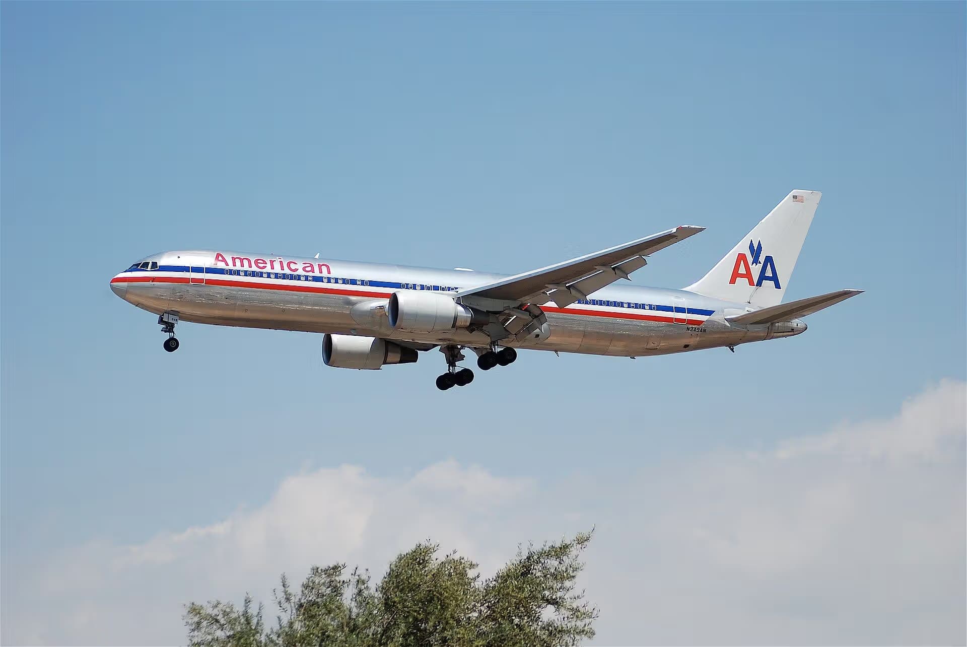 N349AN — Twin-engine aircraft