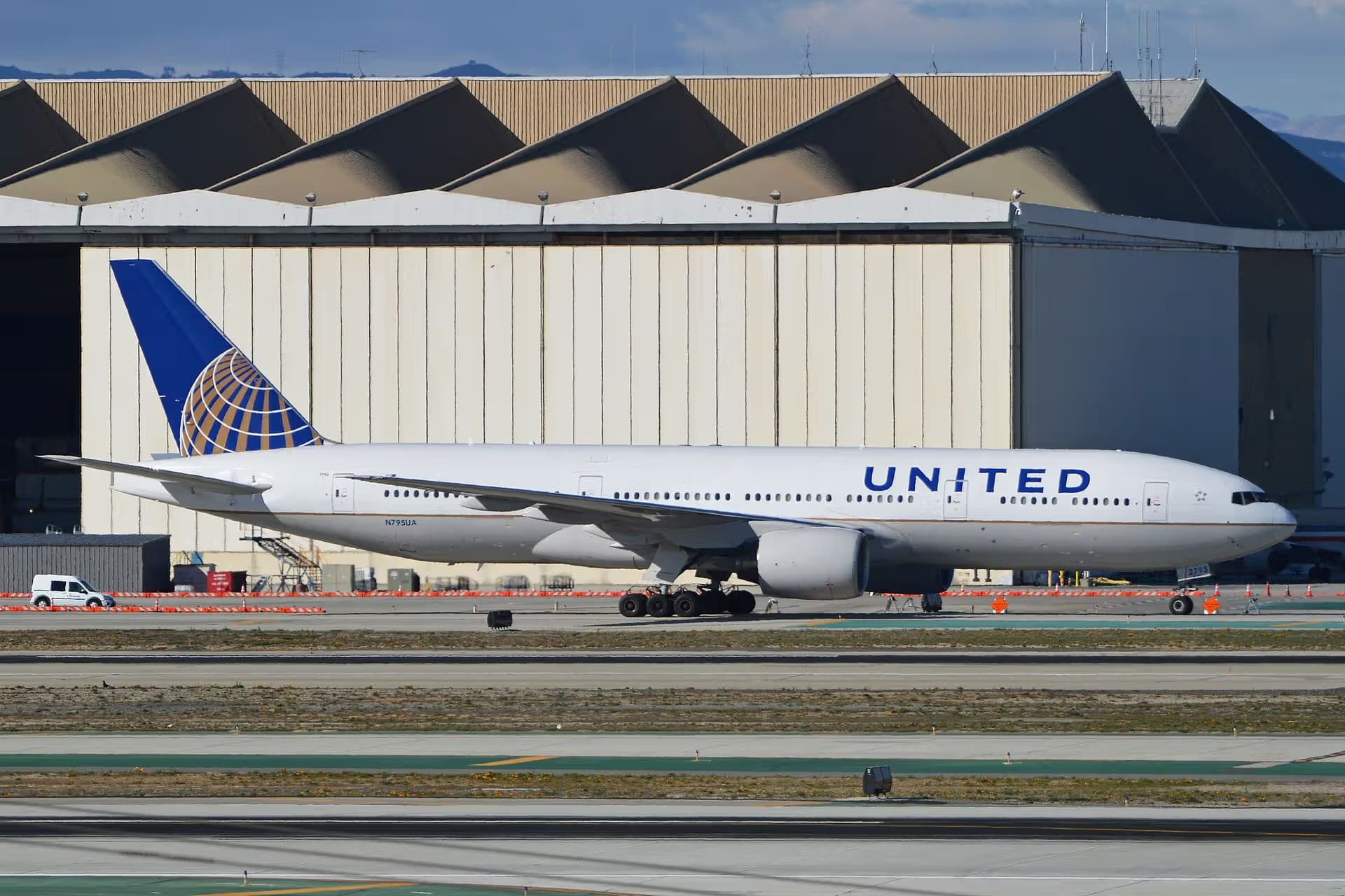 N795UA — Boeing