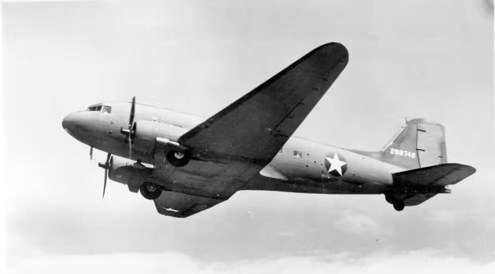 Unidentified — Twin-engine aircraft