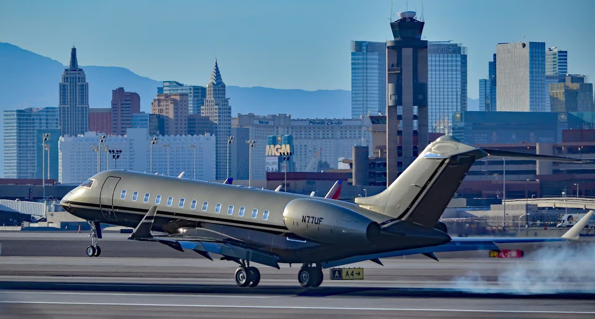 N77UF — Business jet