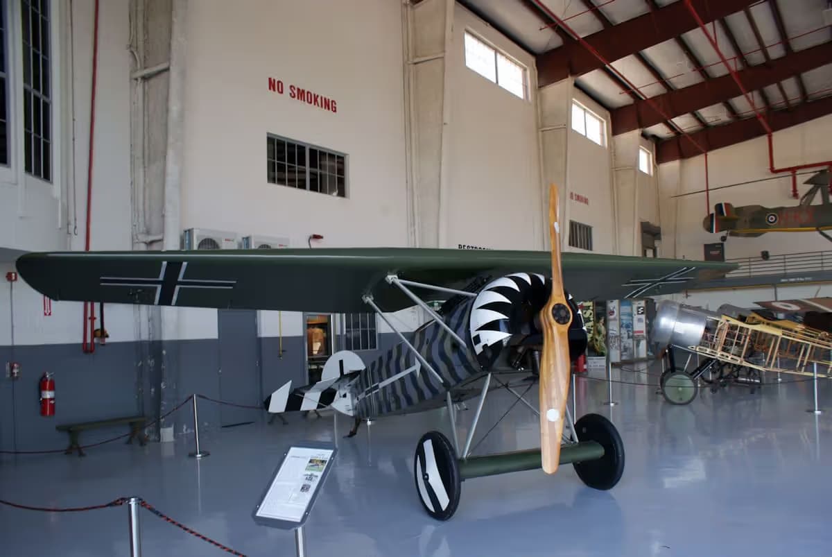 Unidentified — Single-engine aircraft