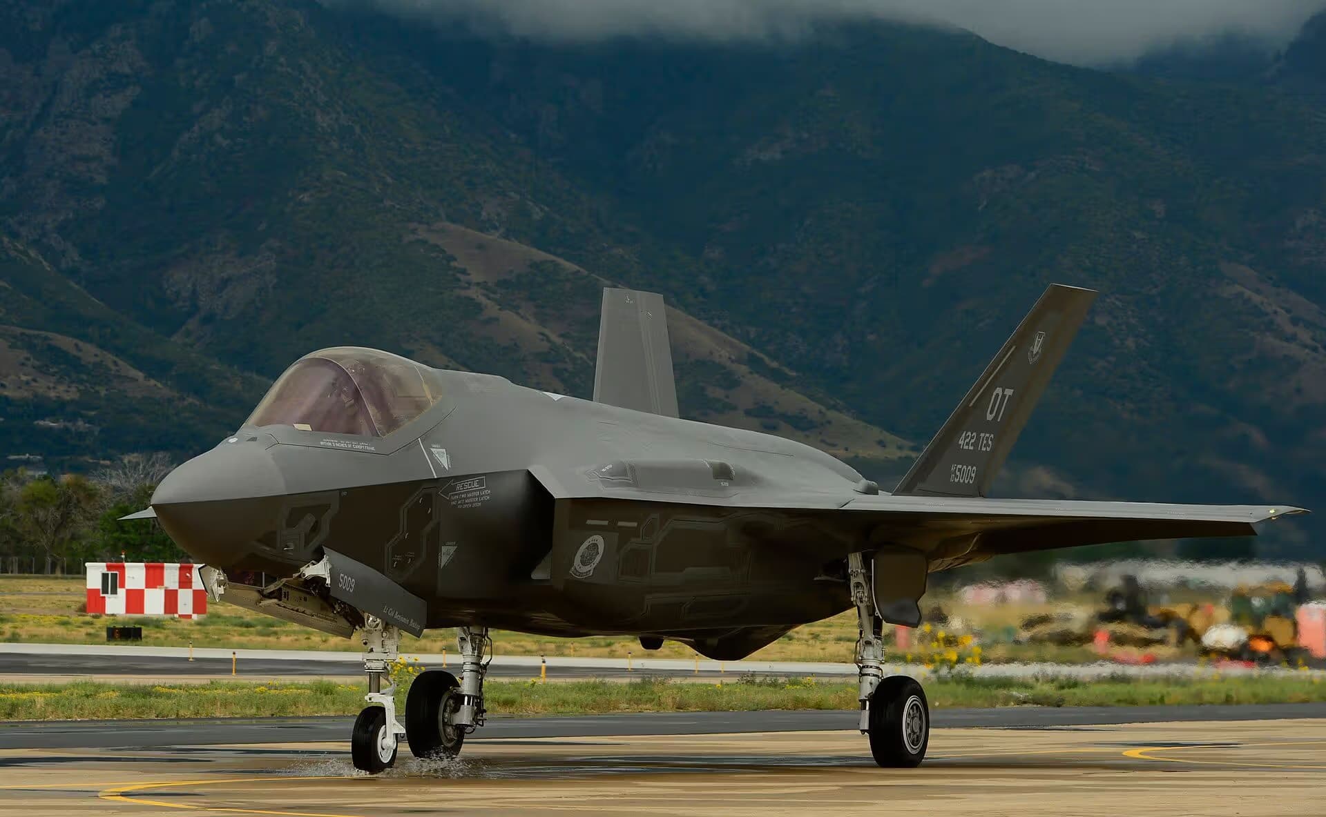 Unidentified — Aircraft at Hill Air Force Base