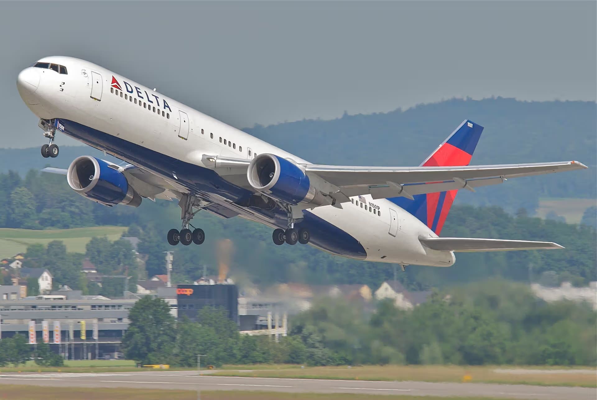 N1501P — Twin-engine aircraft