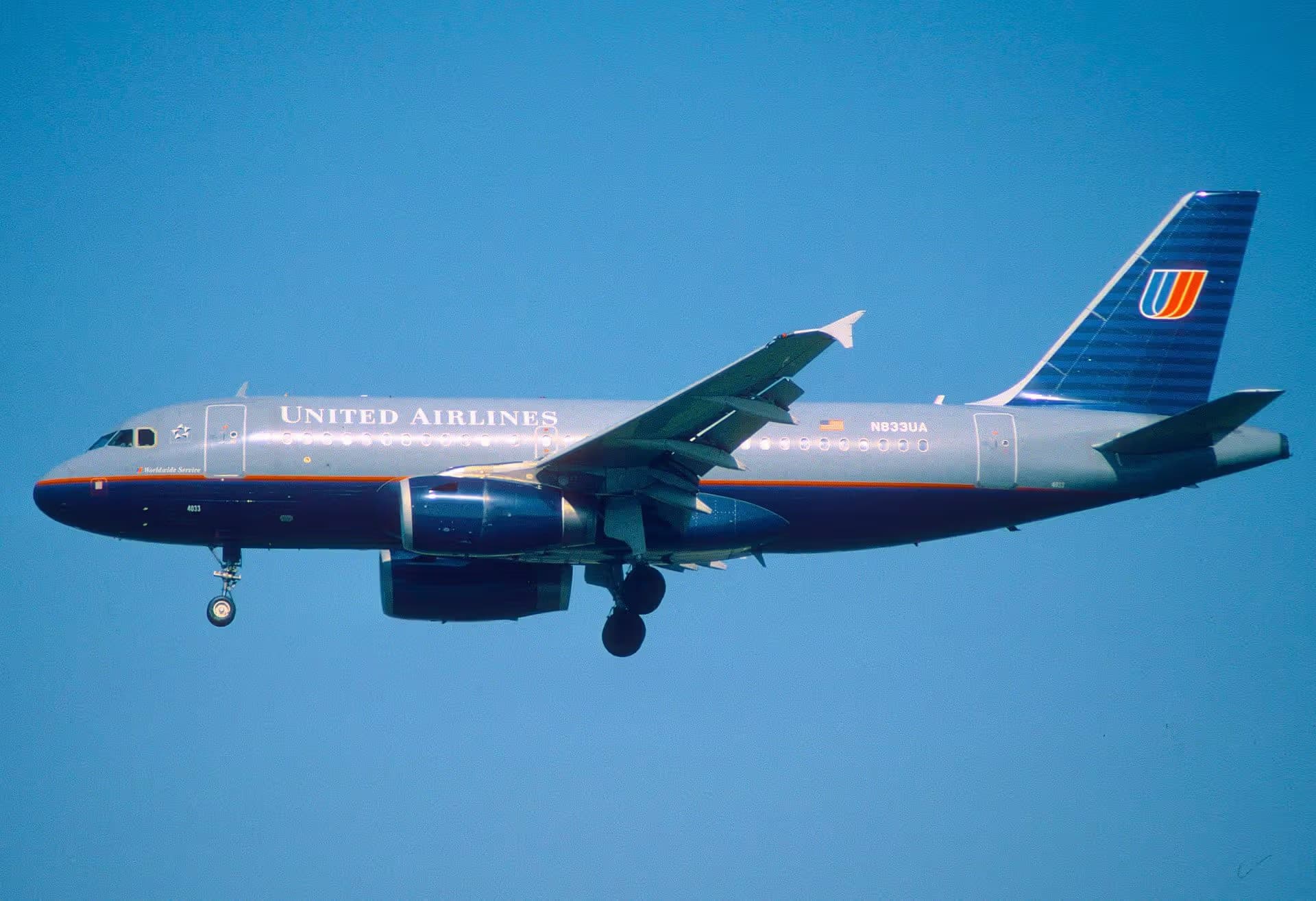 N833UA — Twin-engine aircraft
