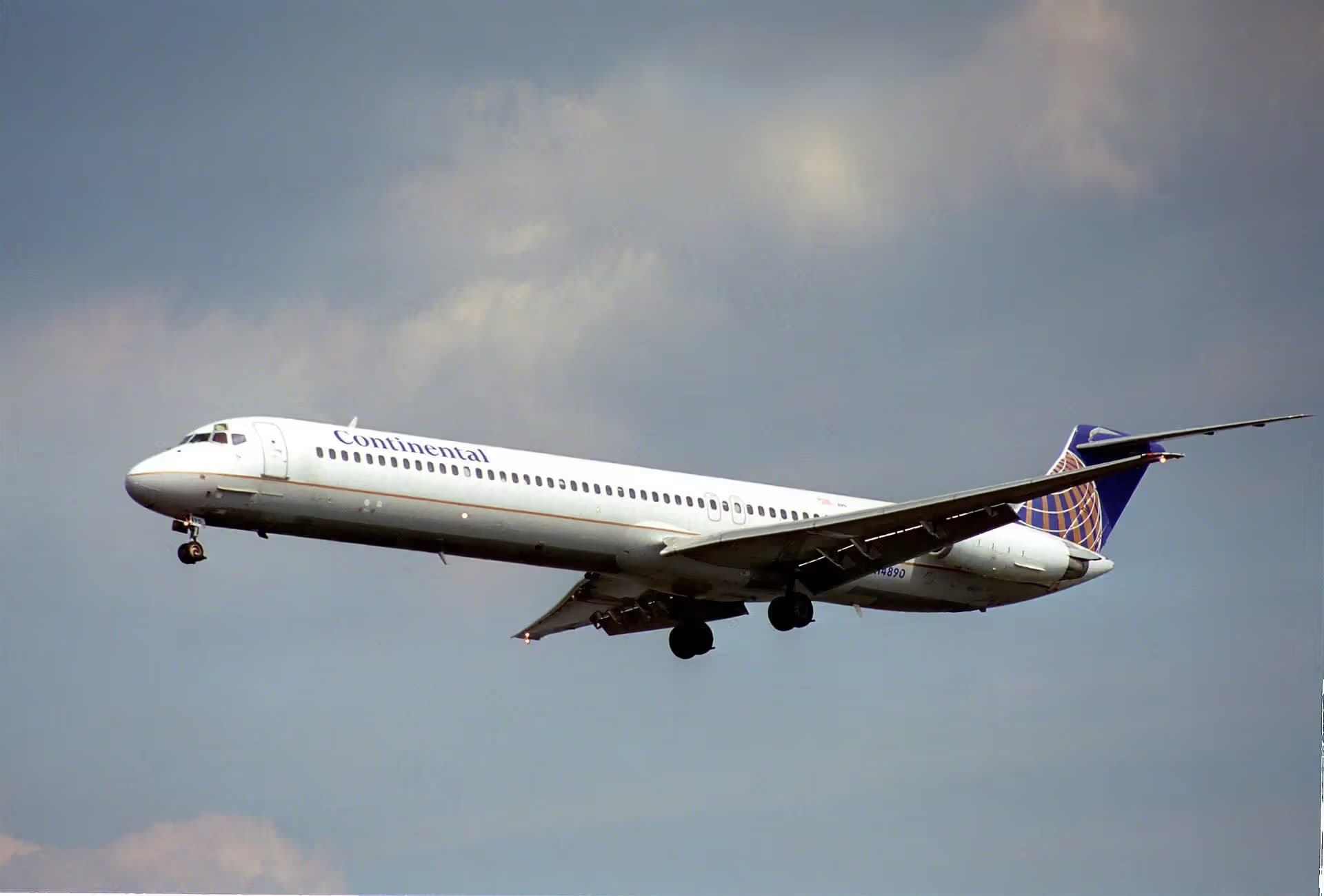 N14890 — Twin-engine aircraft