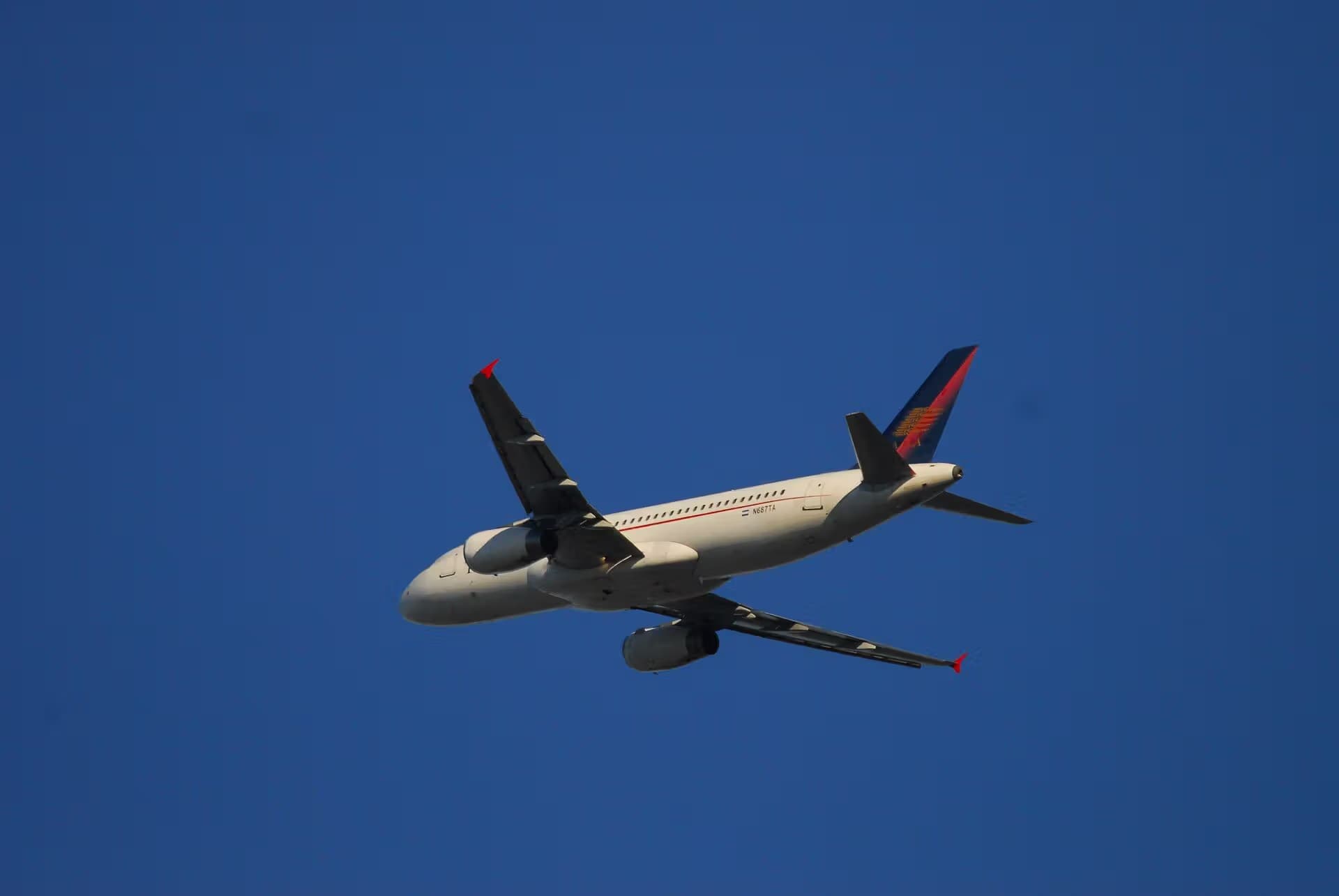N687TA — Twin-engine aircraft