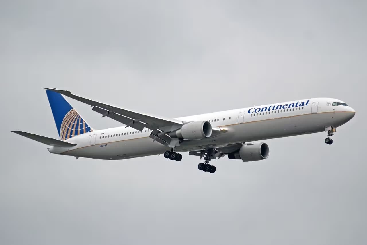 N76055 — Boeing