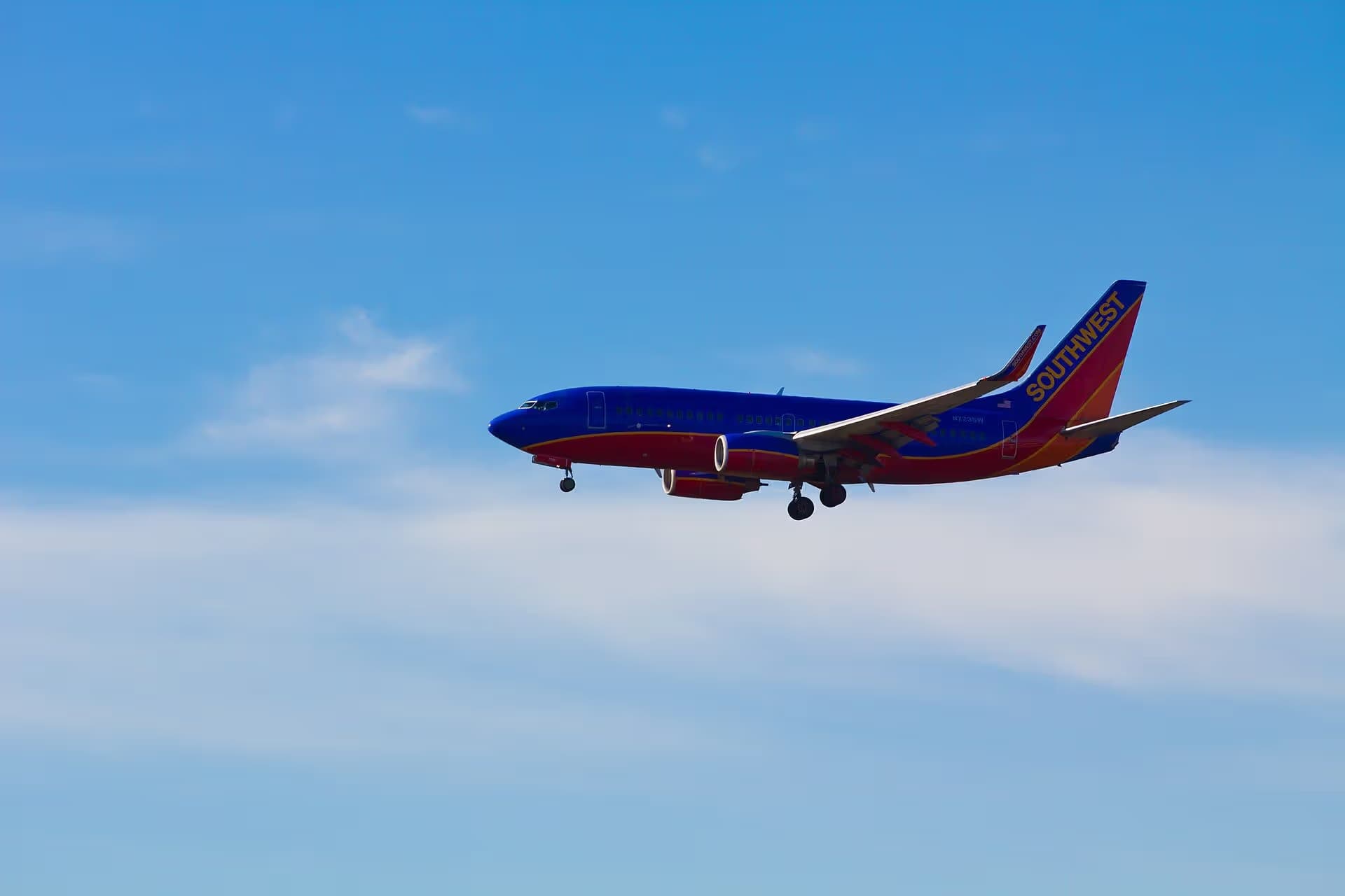 N723SW — Twin-engine aircraft