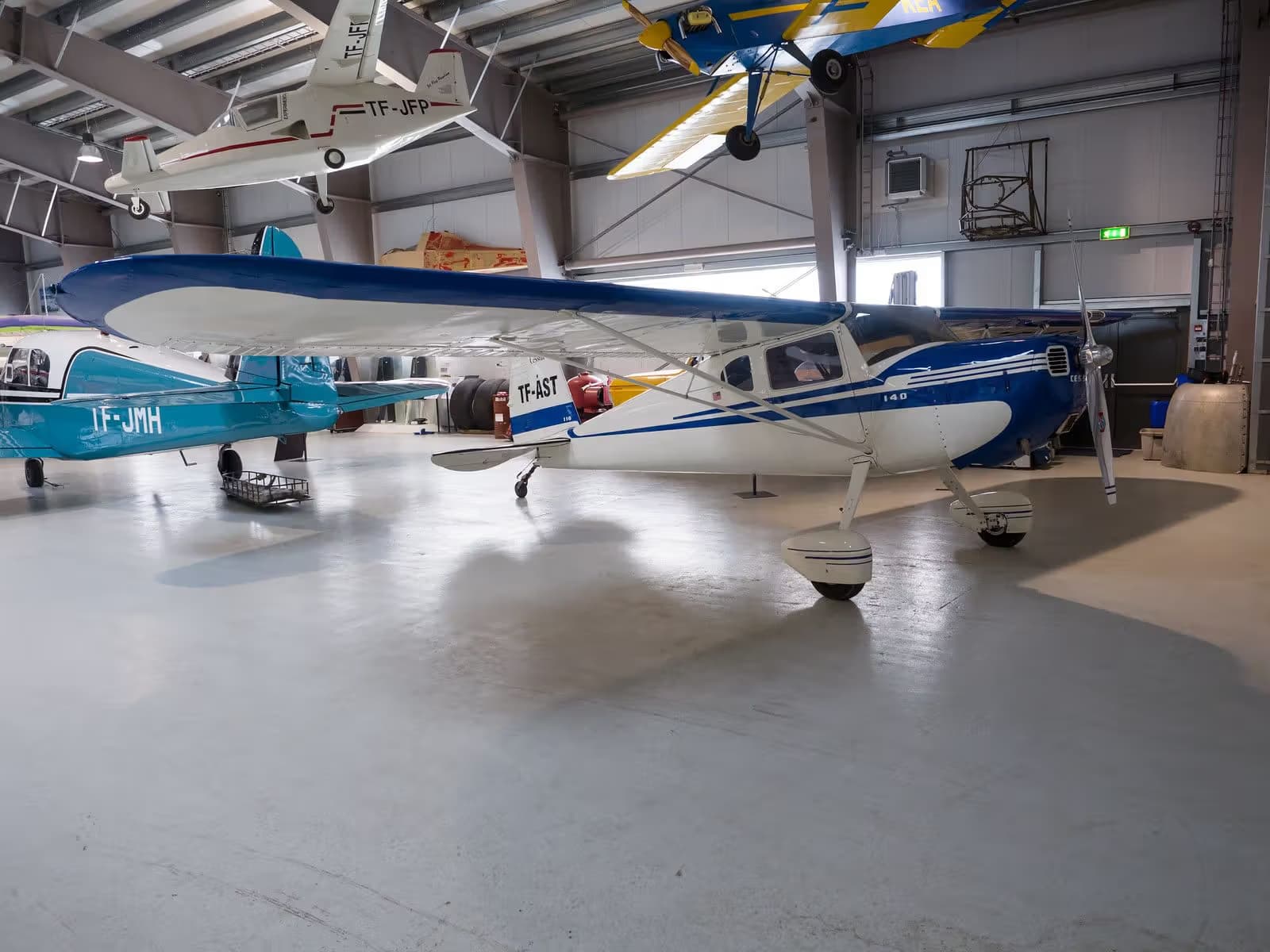 TF-AST — Single-engine aircraft