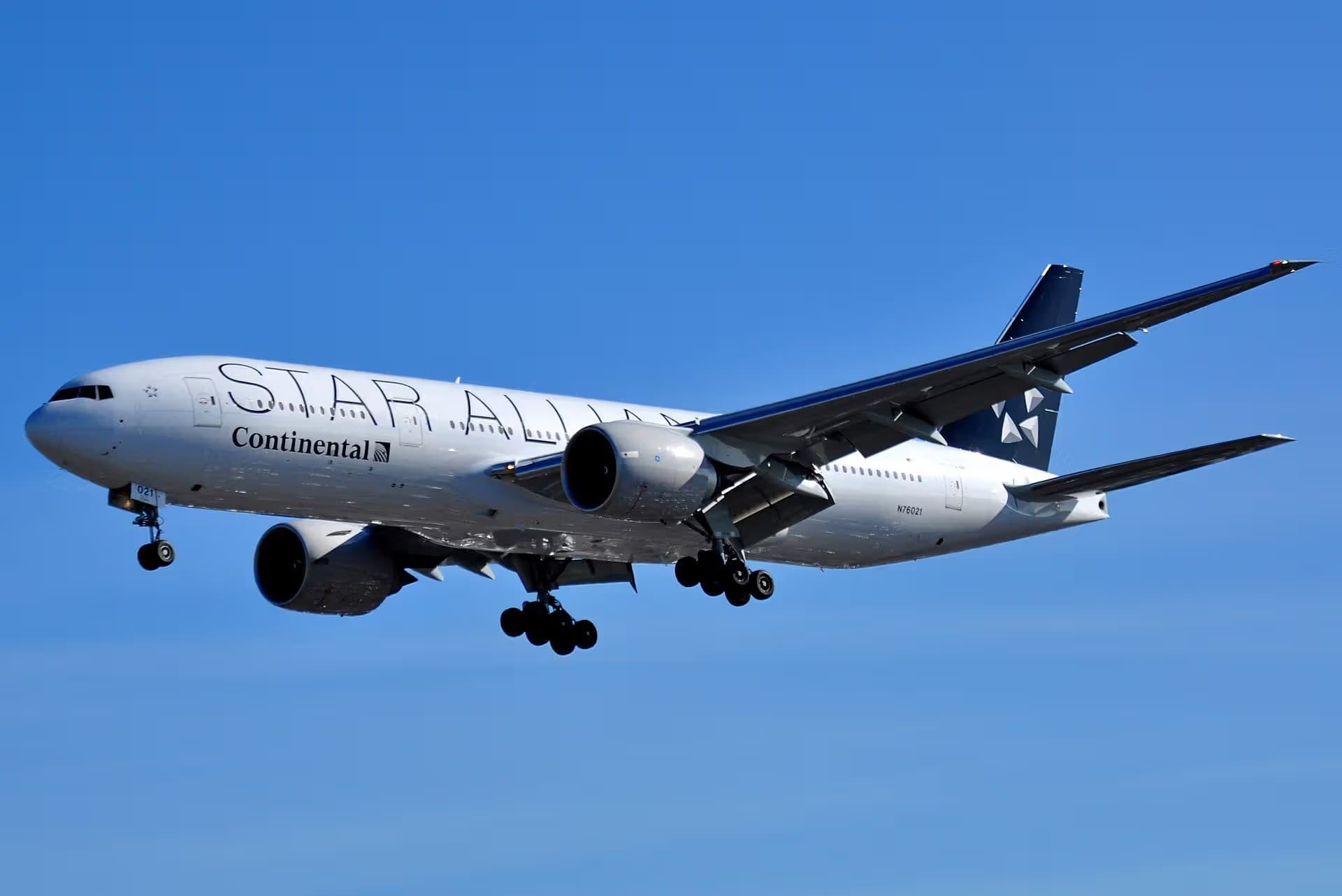 N76021 — Boeing
