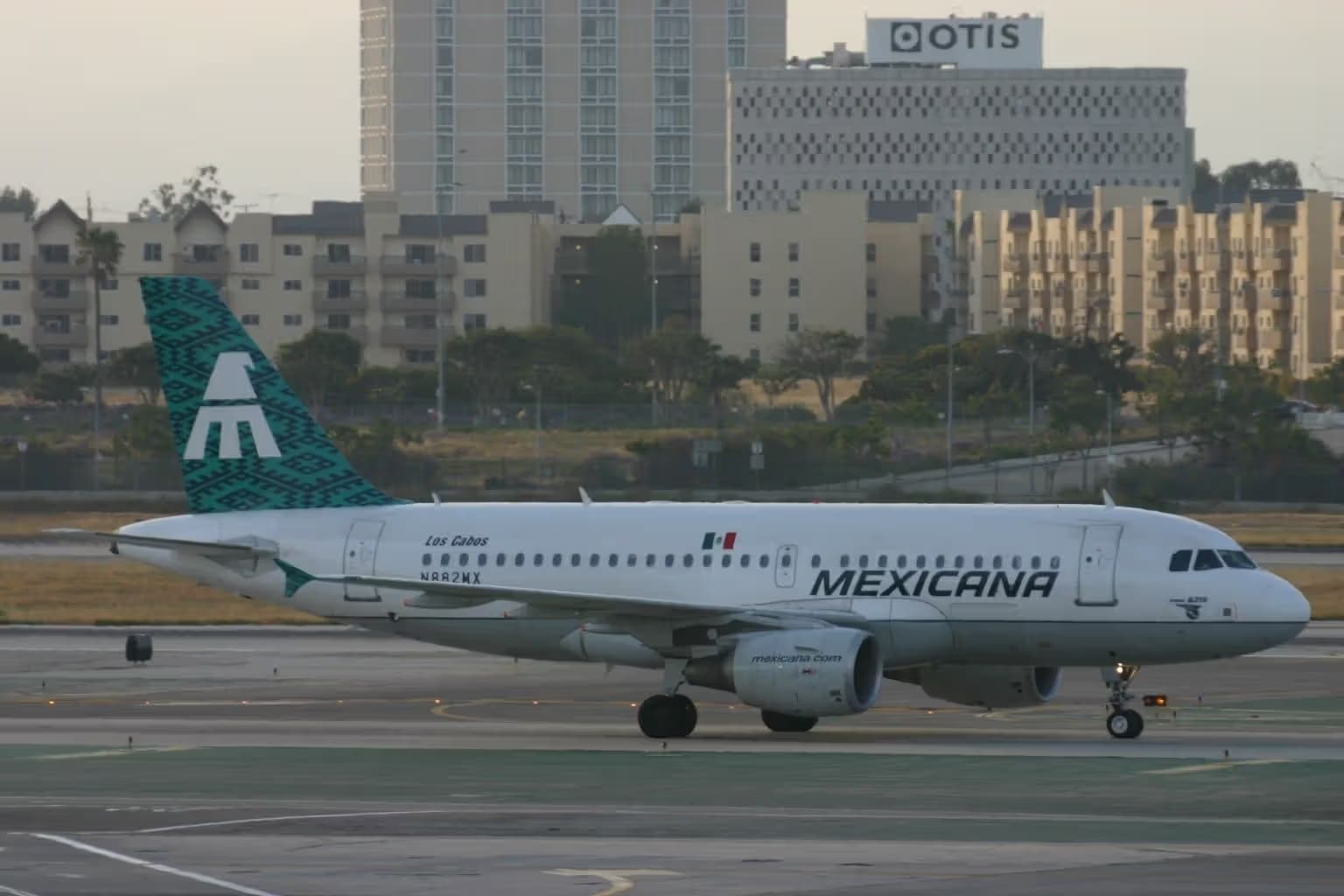 N882MX — Airbus
