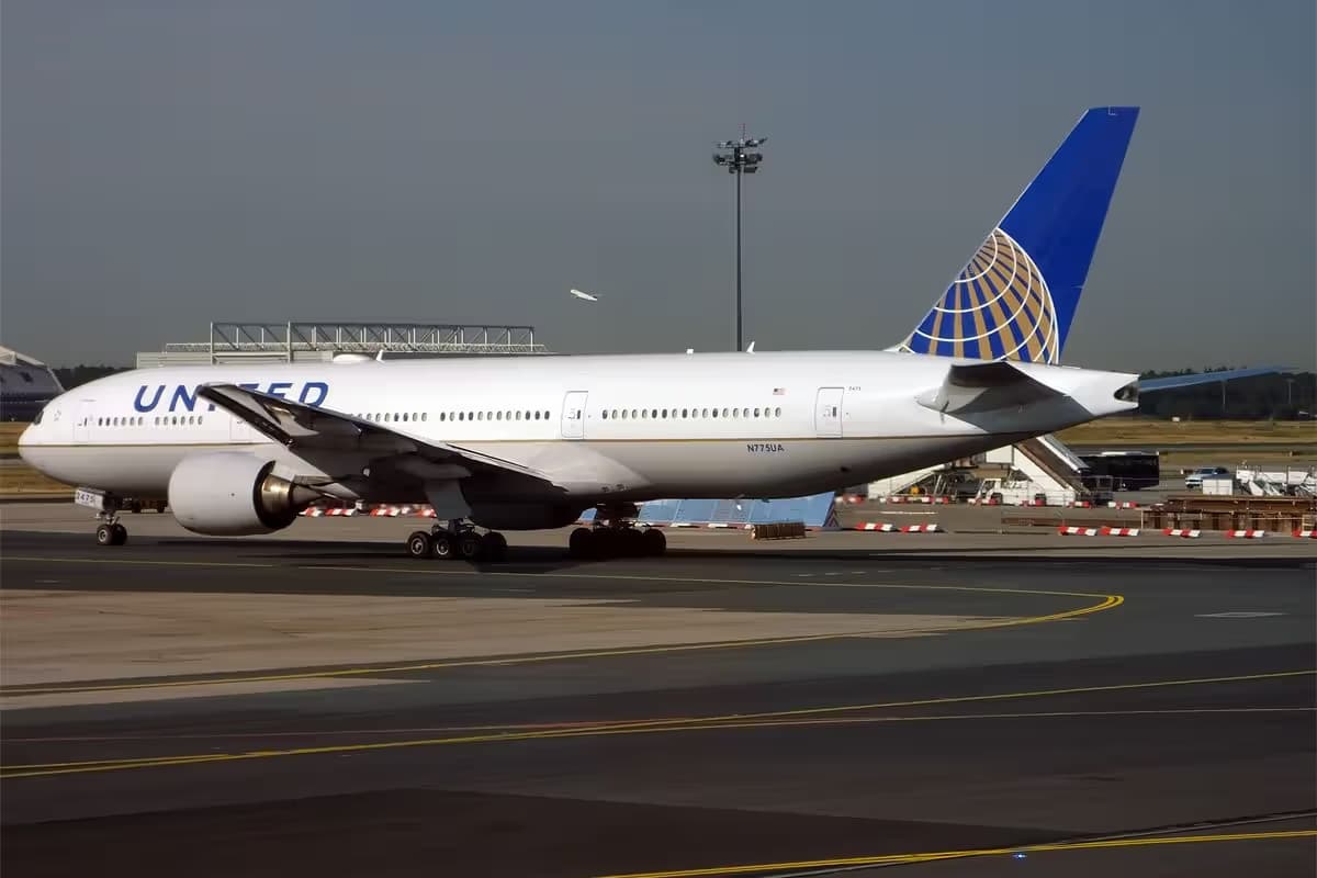 N775UA — Boeing