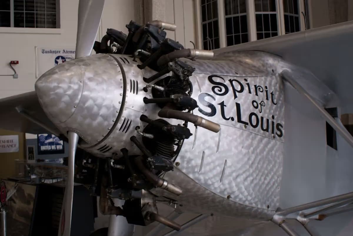 Unidentified — Single-engine aircraft