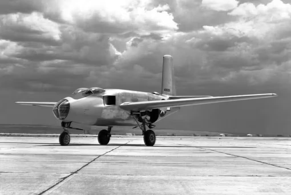 Unidentified — Twin-engine aircraft