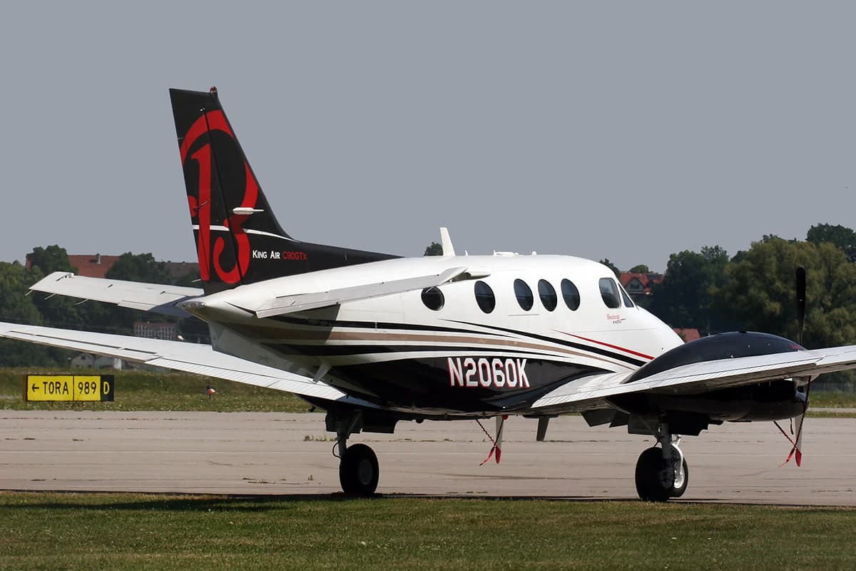 N2060K — Twin-engine aircraft