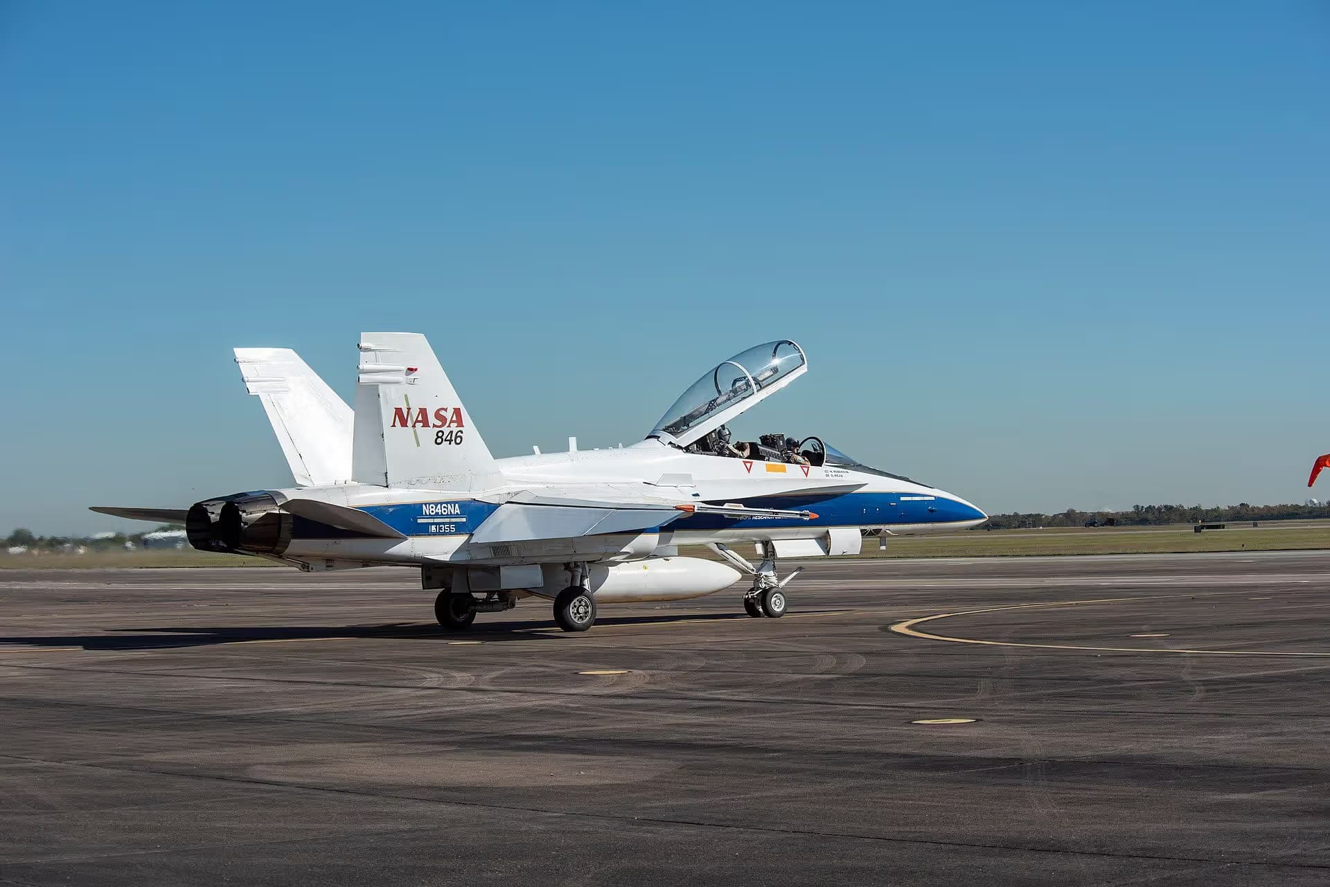N846NA — Twin-engine aircraft